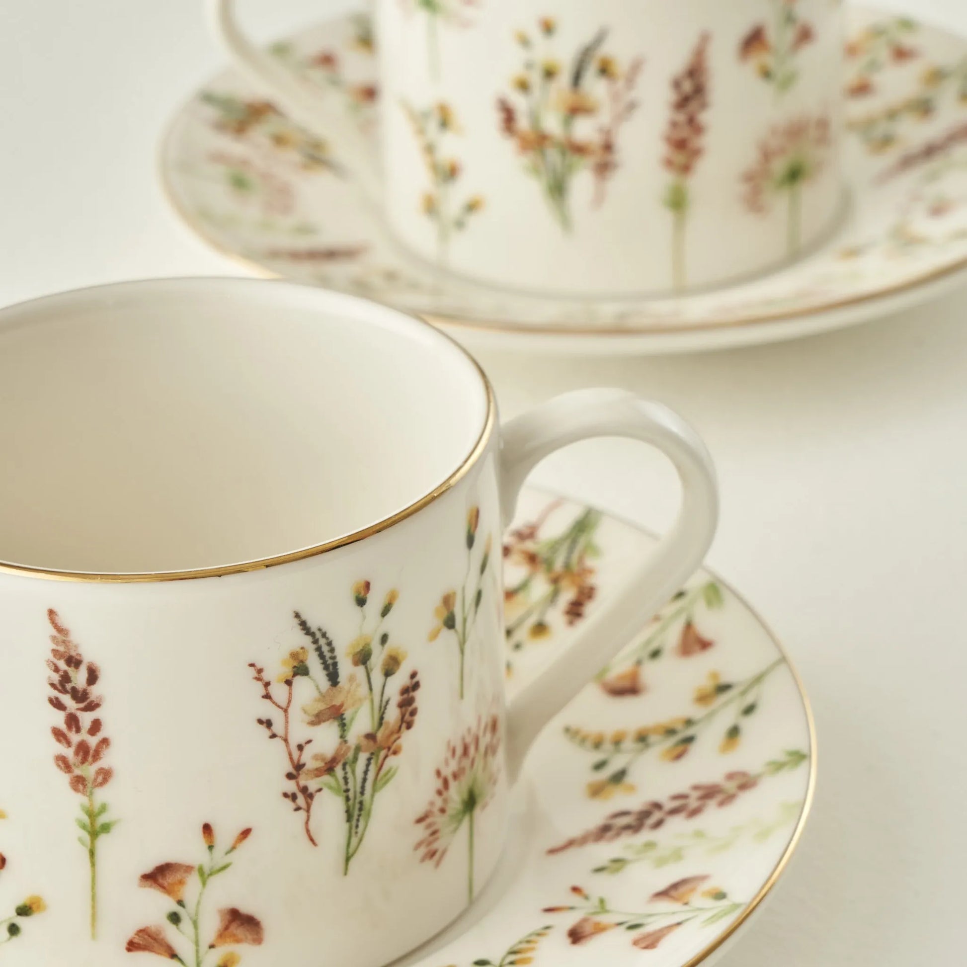 Flores Porcelain Tea Cup (Set of 2) texture detail