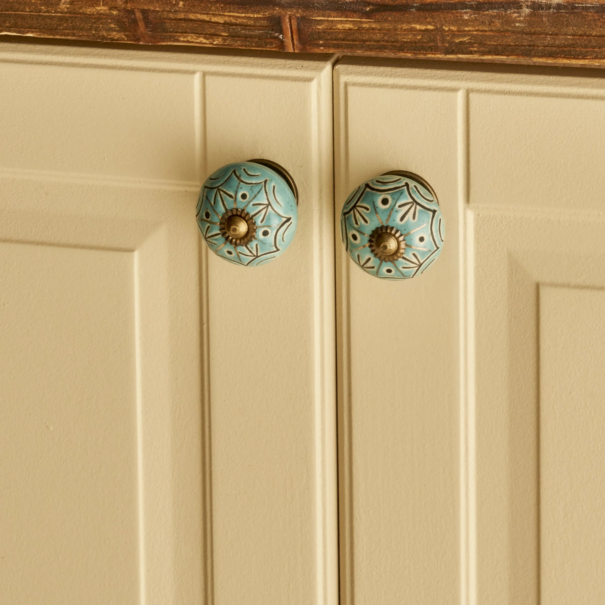 Gemma Ceramic Cabinet Knobs (Set of 2) detail view