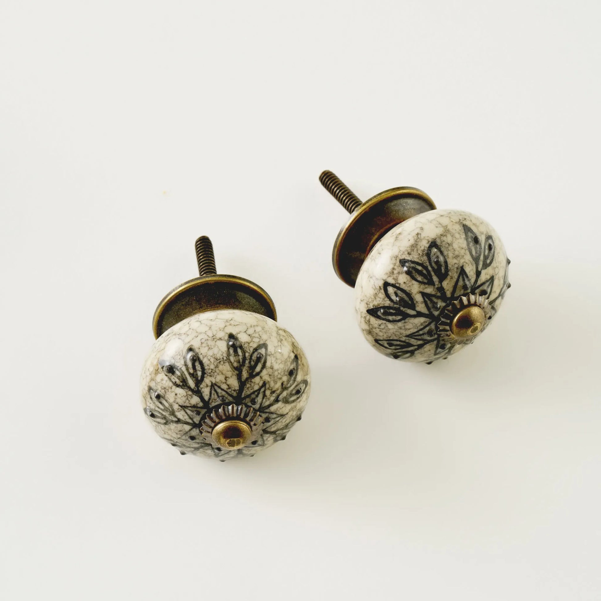 Gia Ceramic Cabinet Knobs (Set of 2) texture detail