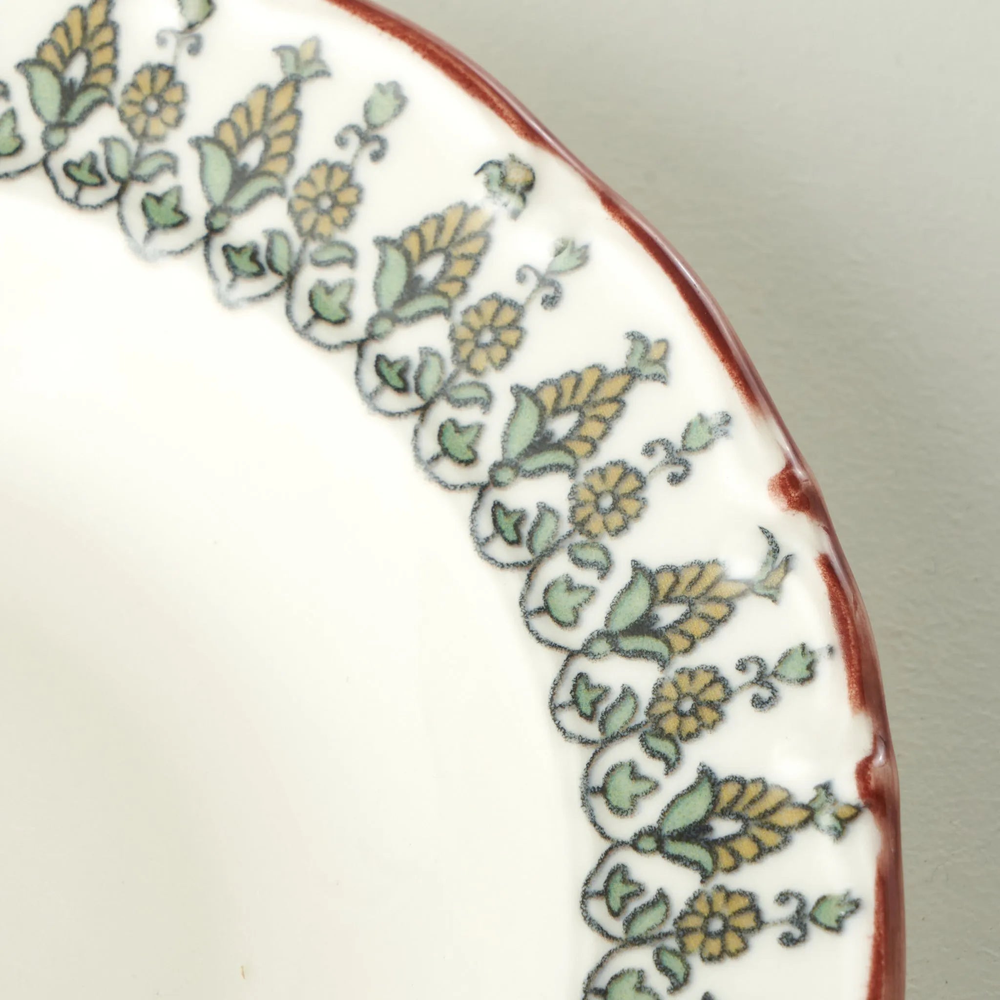 Indian 24 Piece Porcelain Dinnerware Set texture detail