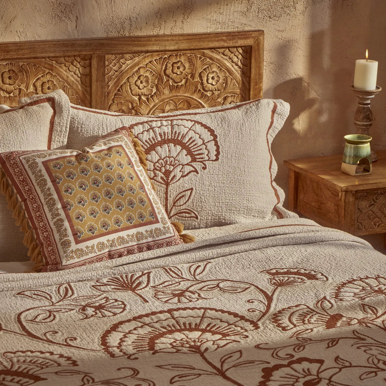 Indian Bloss Cotton Jacquard Coverlet Set with Shams – Queen Size detail view