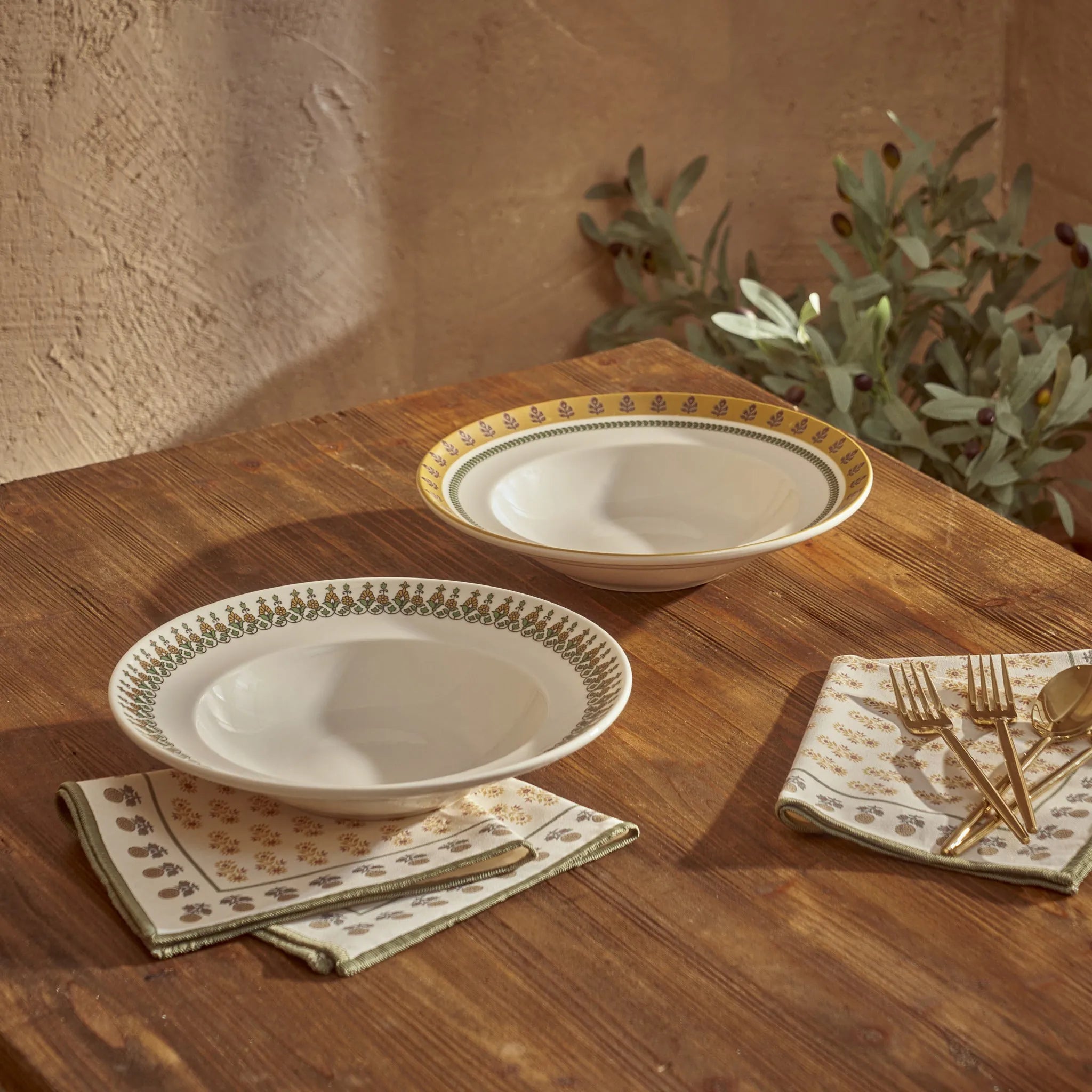 Indian Porcelain Pasta Bowl texture detail