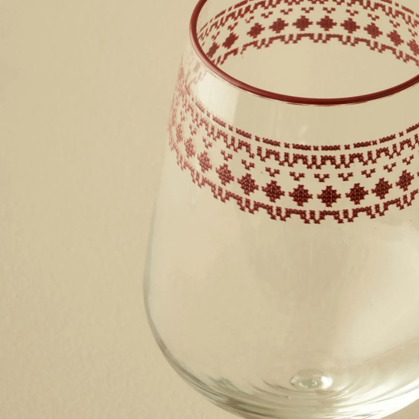 Jolly Festive Wine Glass detail view