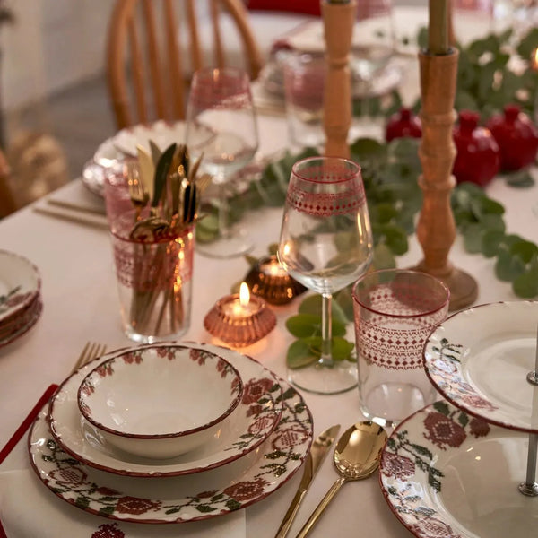 Jolly Porcelain Dinnerware Set (18 Piece)