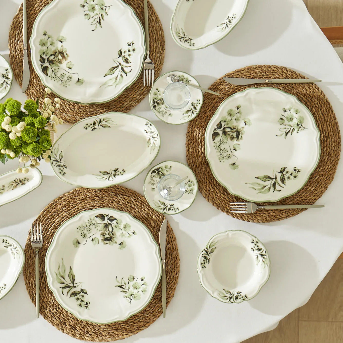 Julia 26 Piece Breakfast Set detail view