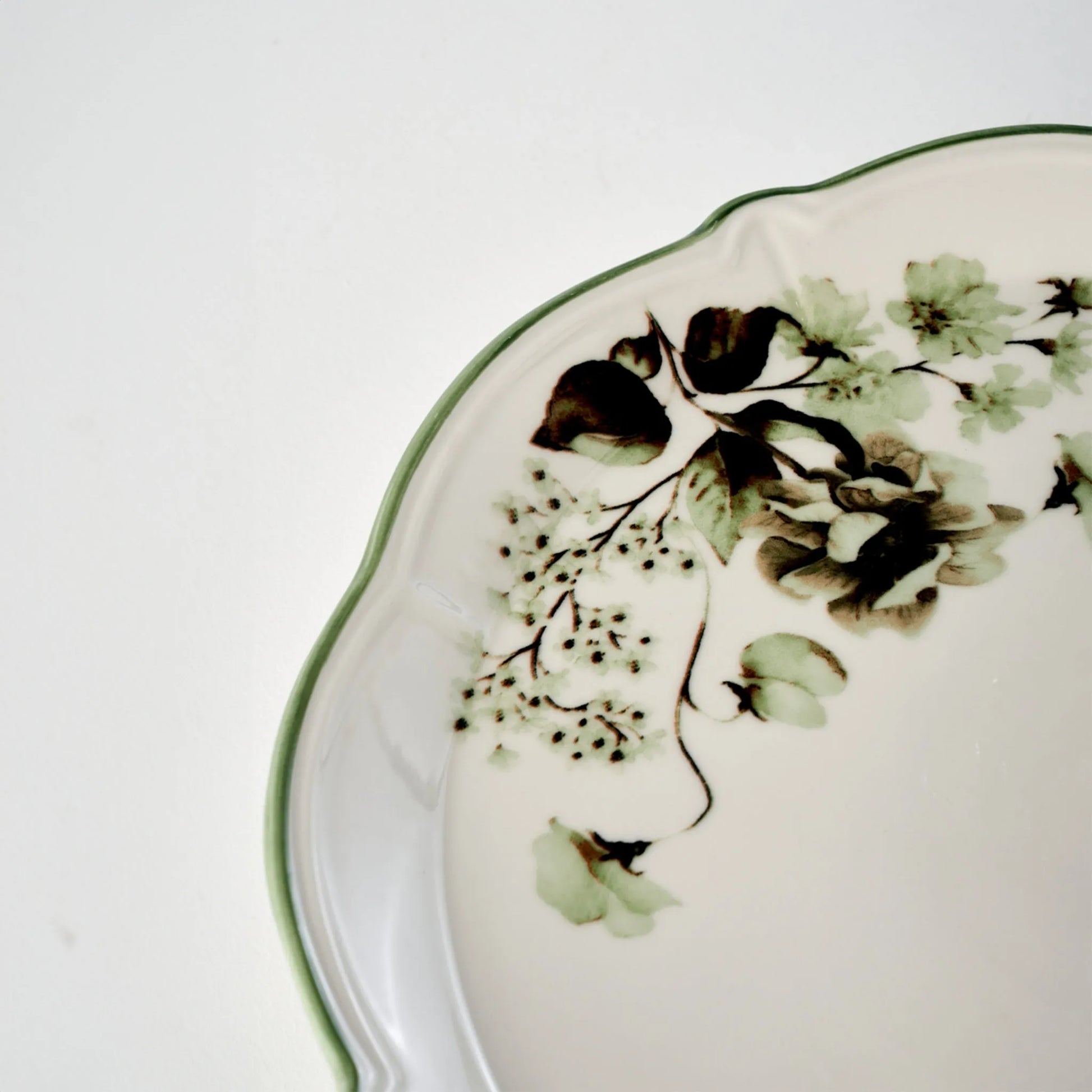 Julia Stoneware Cake Stand texture detail