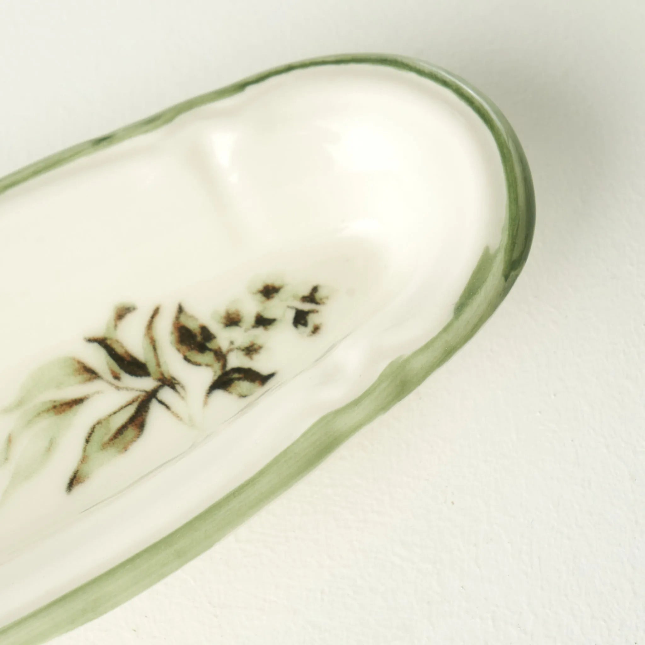Julia Stoneware Olive Tray detail view