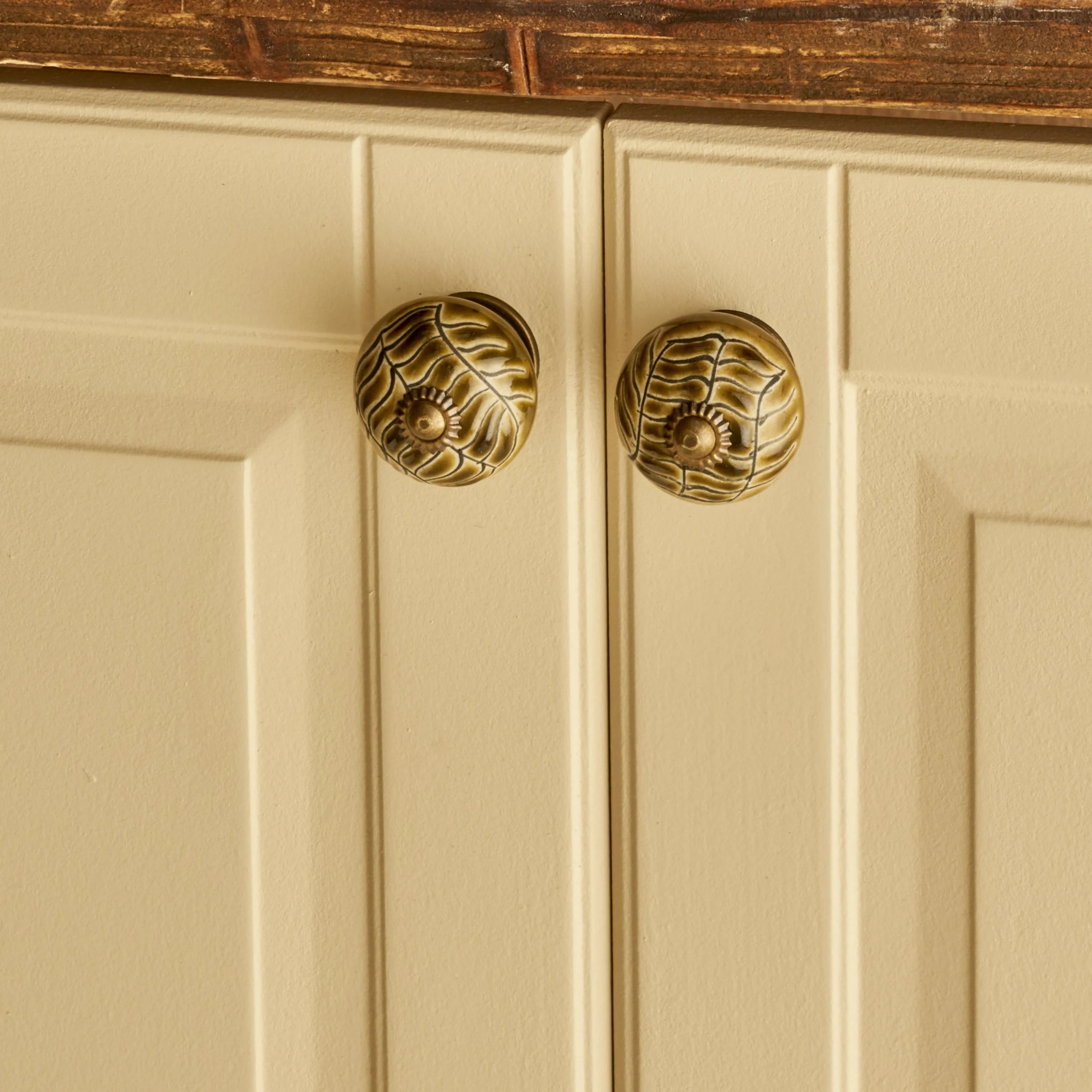 Lara Ceramic Cabinet Knobs (Set of 2) detail view