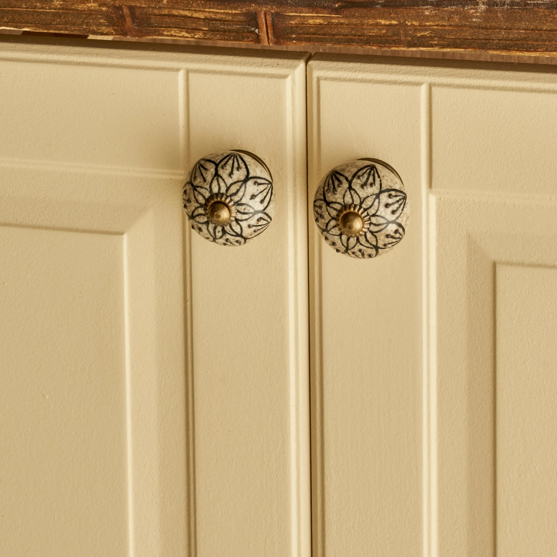 Leila Ceramic Floral Cabinet Knobs detail view