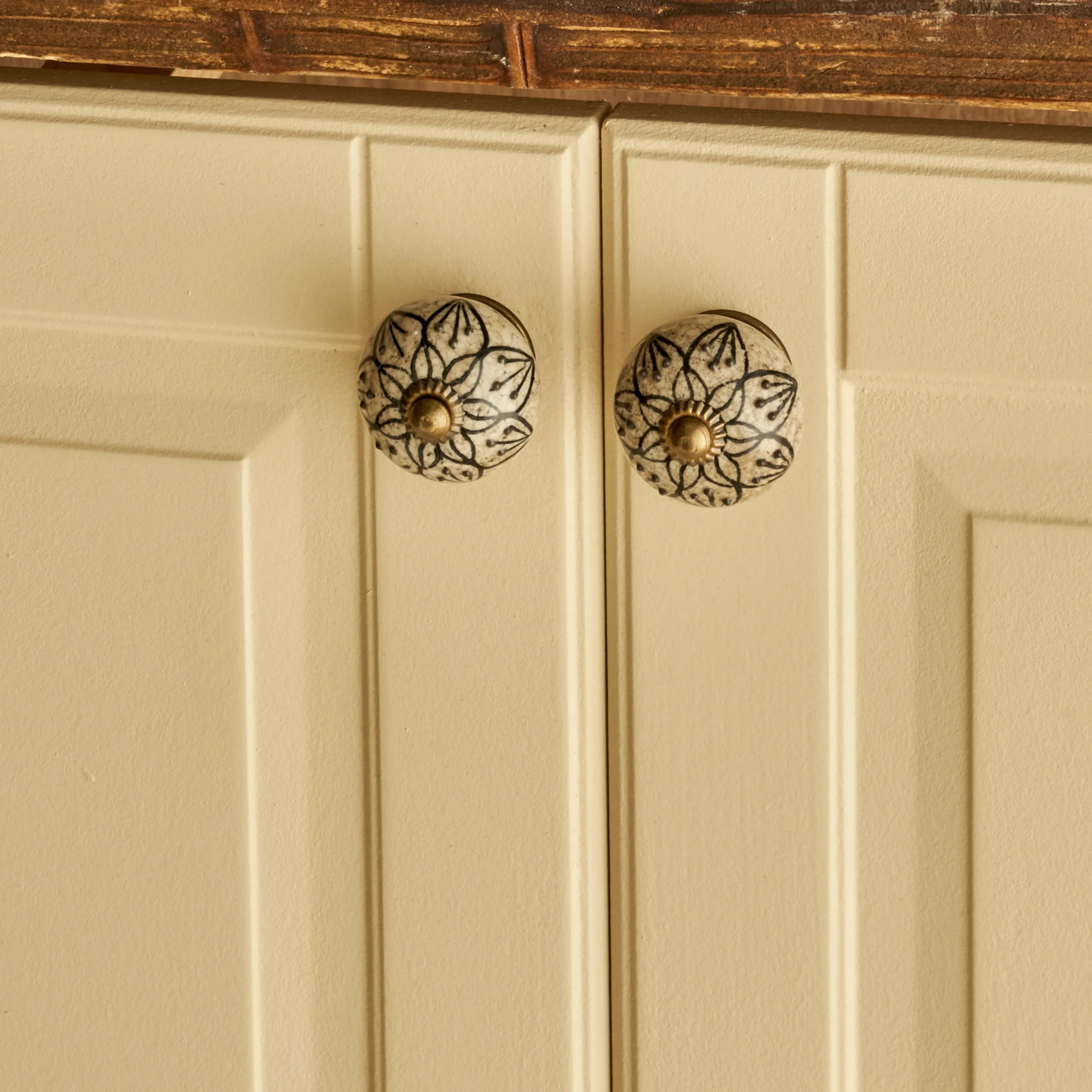 Leila Ceramic Floral Cabinet Knobs detail view