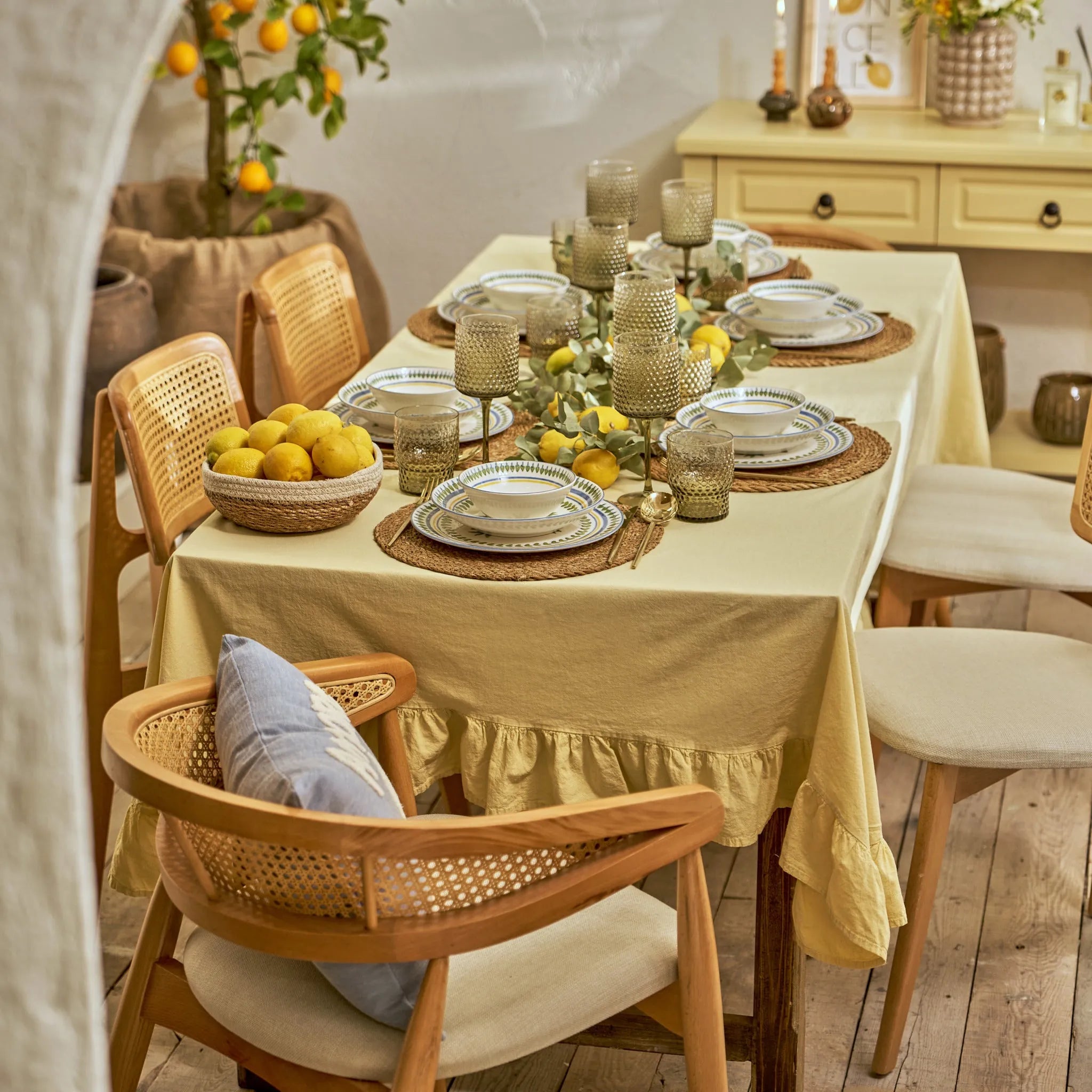 Lemoncello 24 Piece Porcelain Dinnerware Set side view
