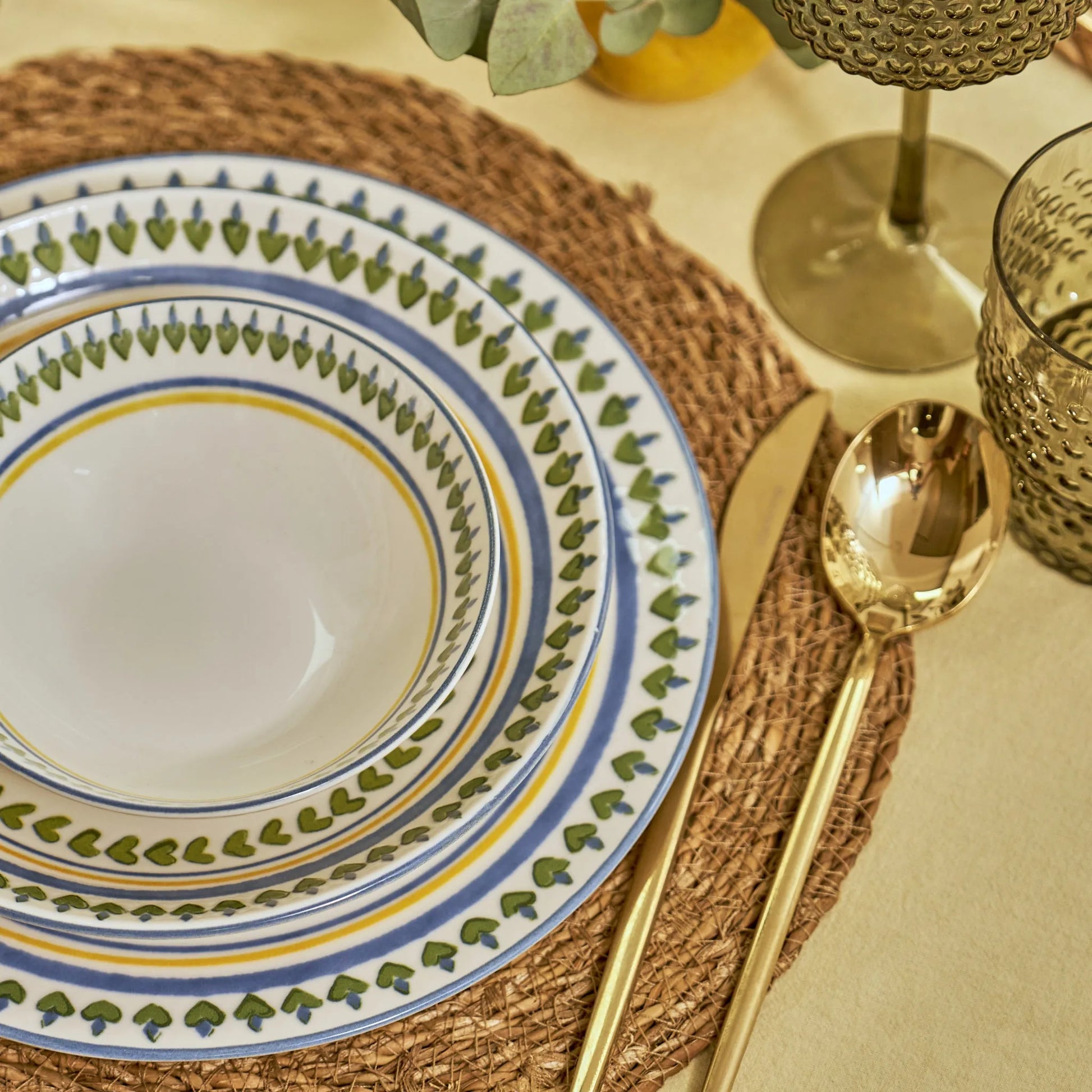 Lemoncello 24 Piece Porcelain Dinnerware Set design detail