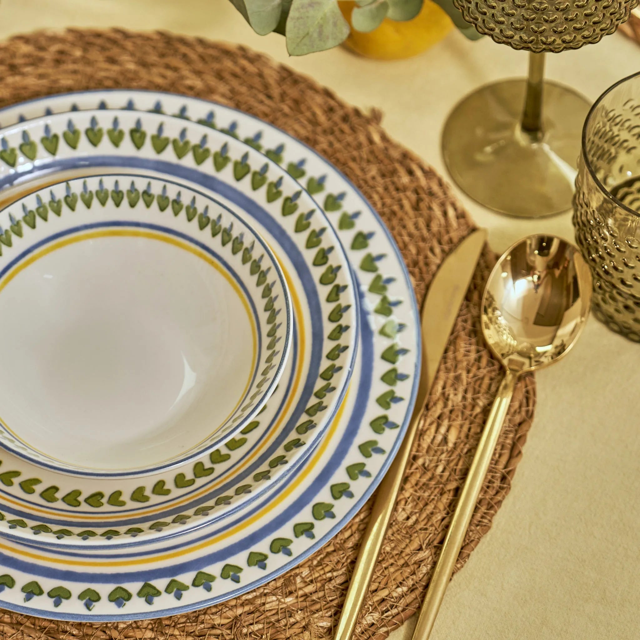 Lemoncello 24 Piece Porcelain Dinnerware Set design detail