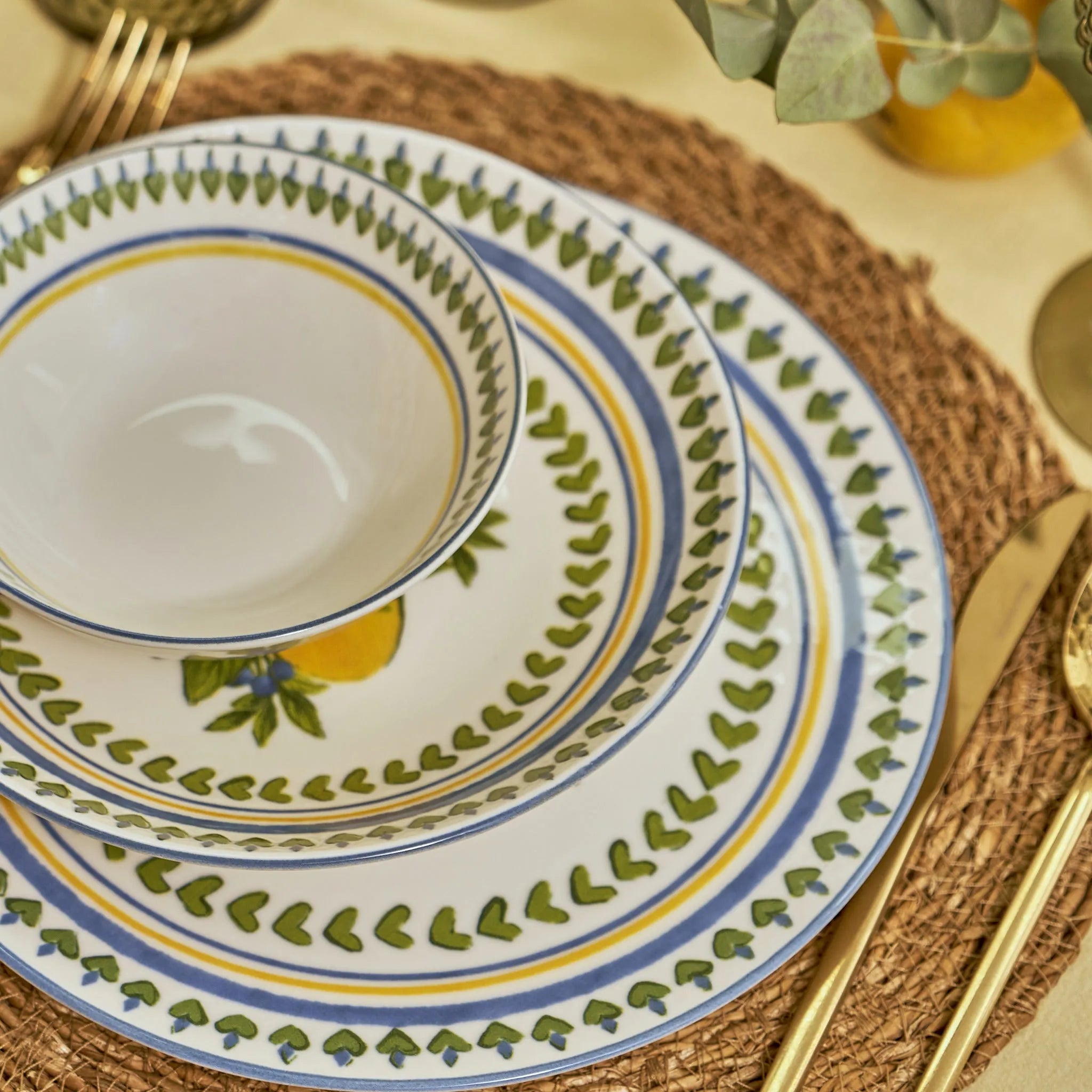Lemoncello Porcelain Yellow Dinner Plate detail view