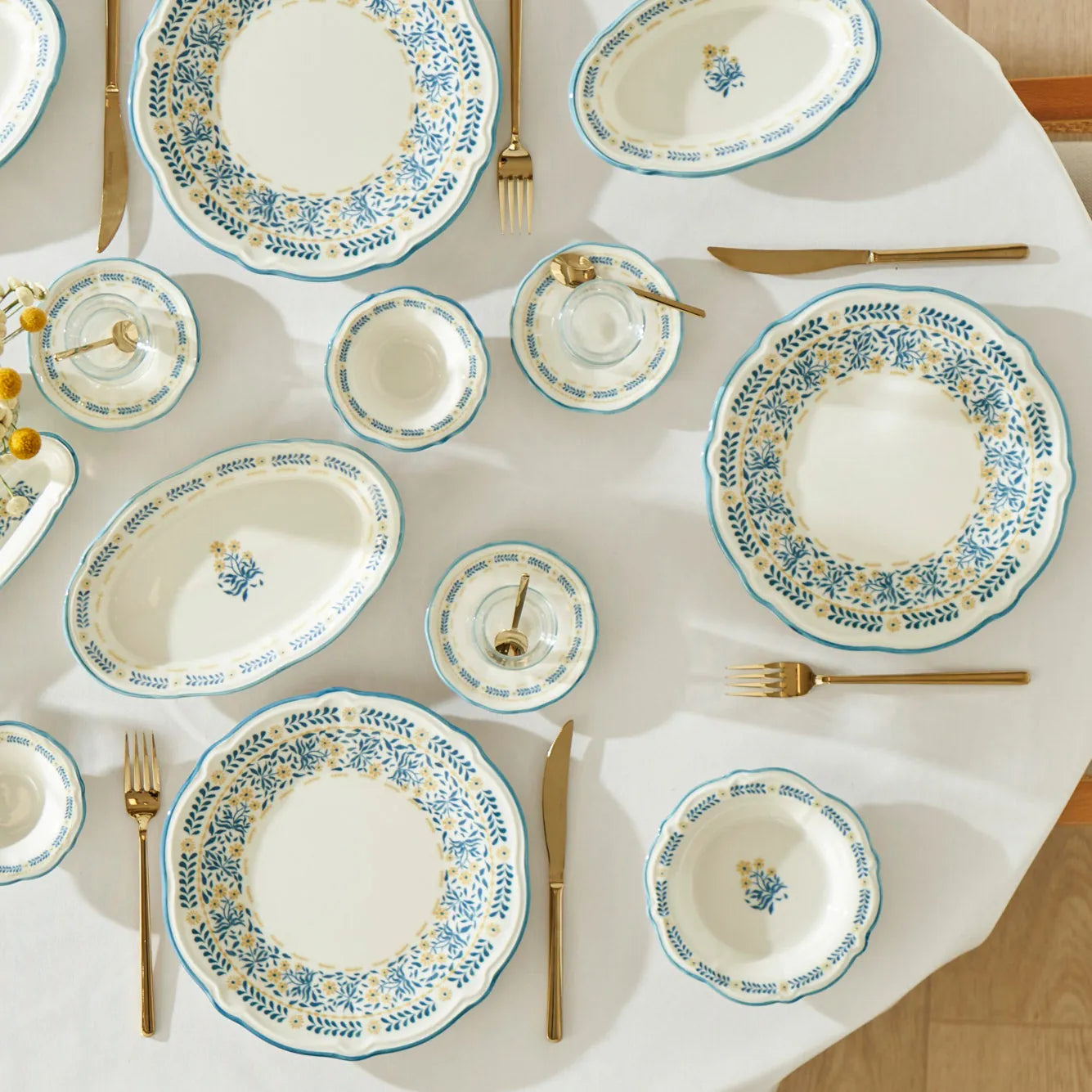 Liana 26 Piece Breakfast Set texture detail
