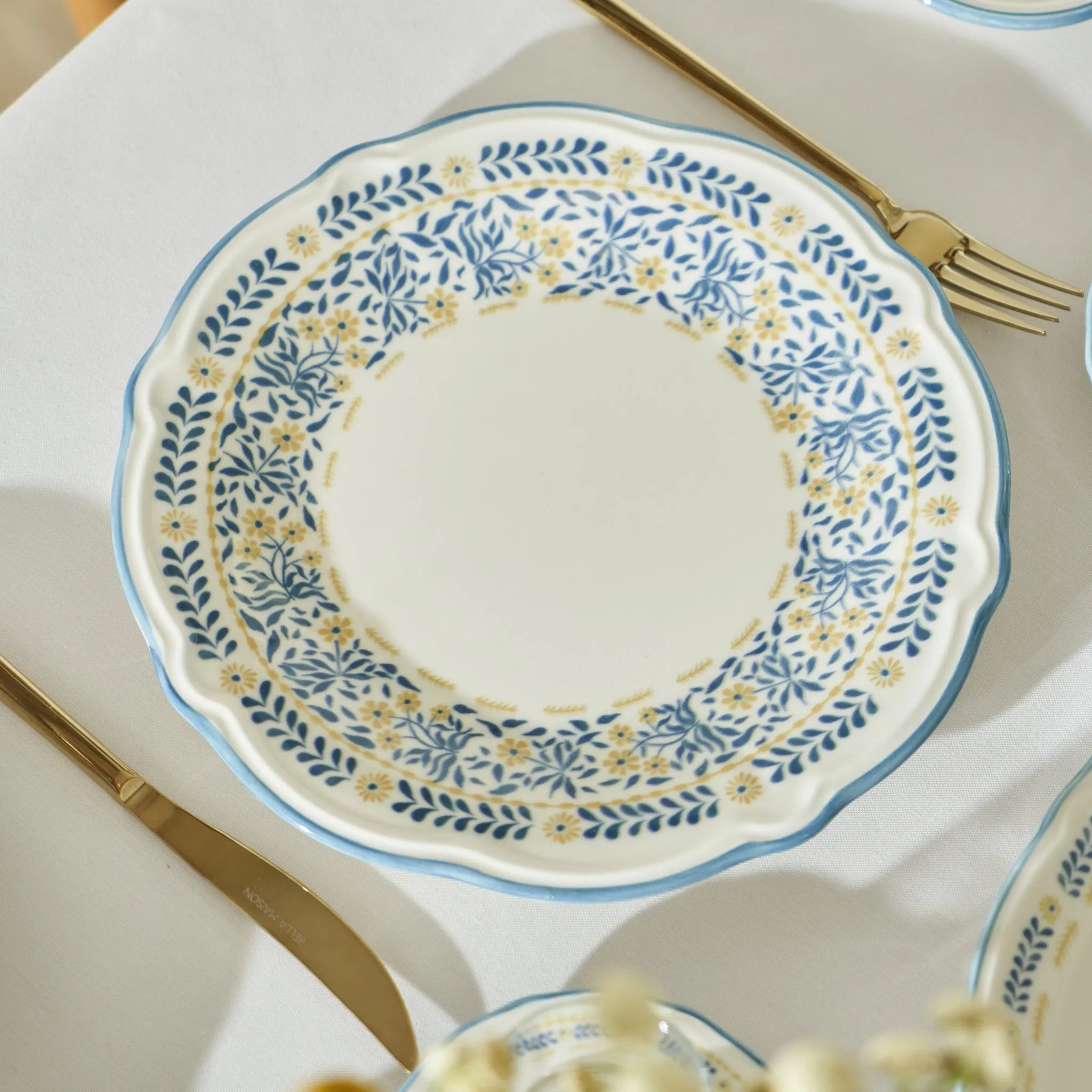 Liana Stoneware Dinner Plate detail view