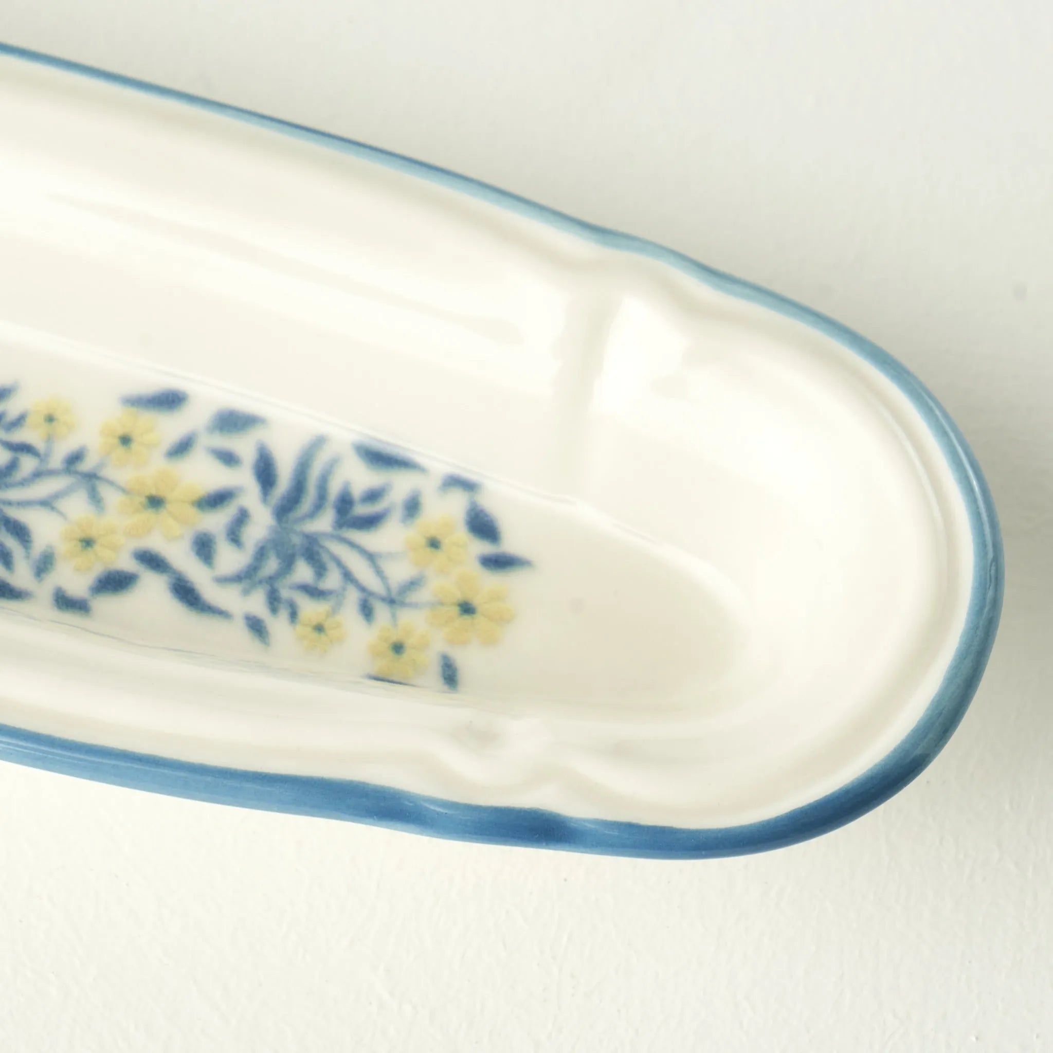 Liana Stoneware Olive Tray detail view