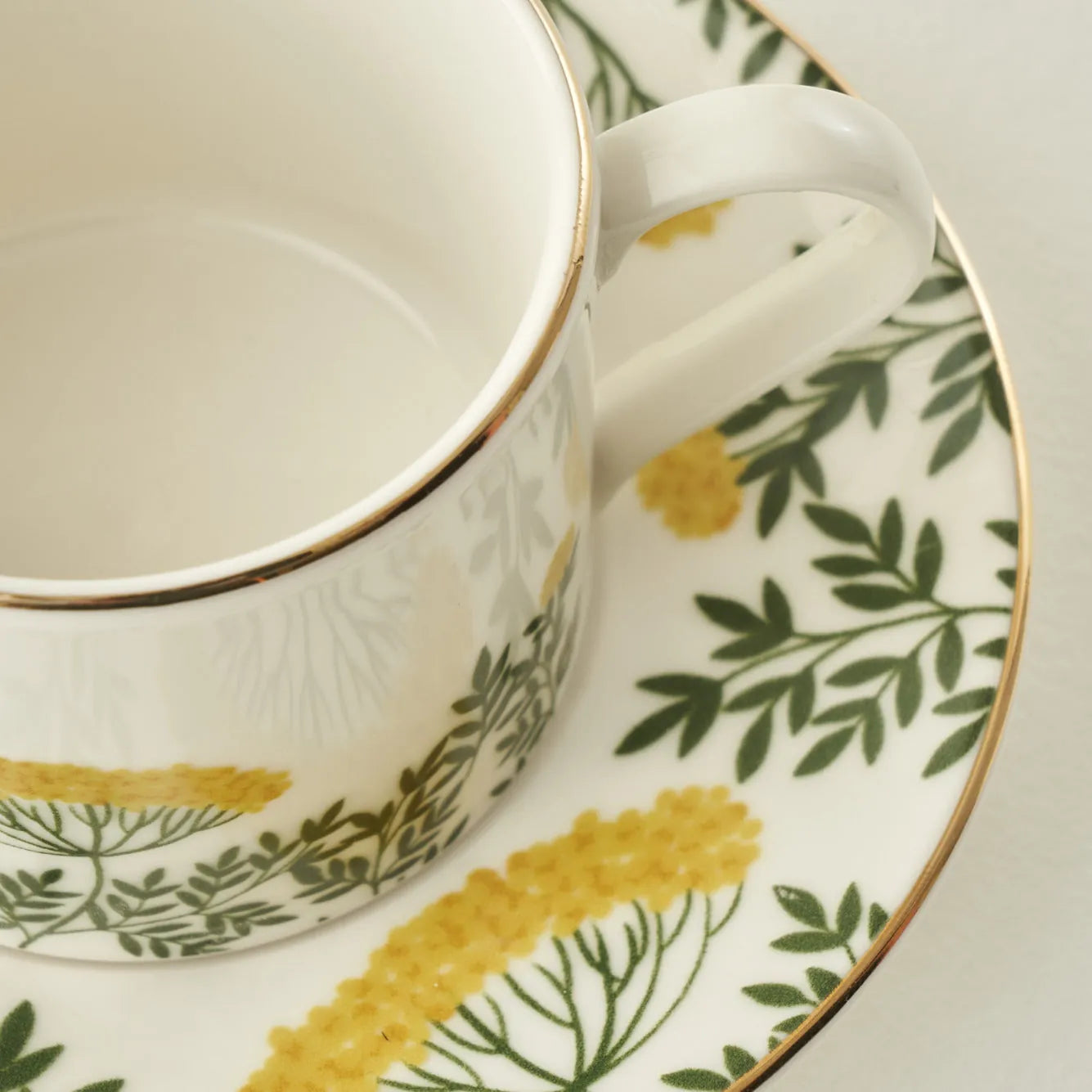 Lily Botanical Motif Porcelain Tea Cup (Set of 2) texture detail