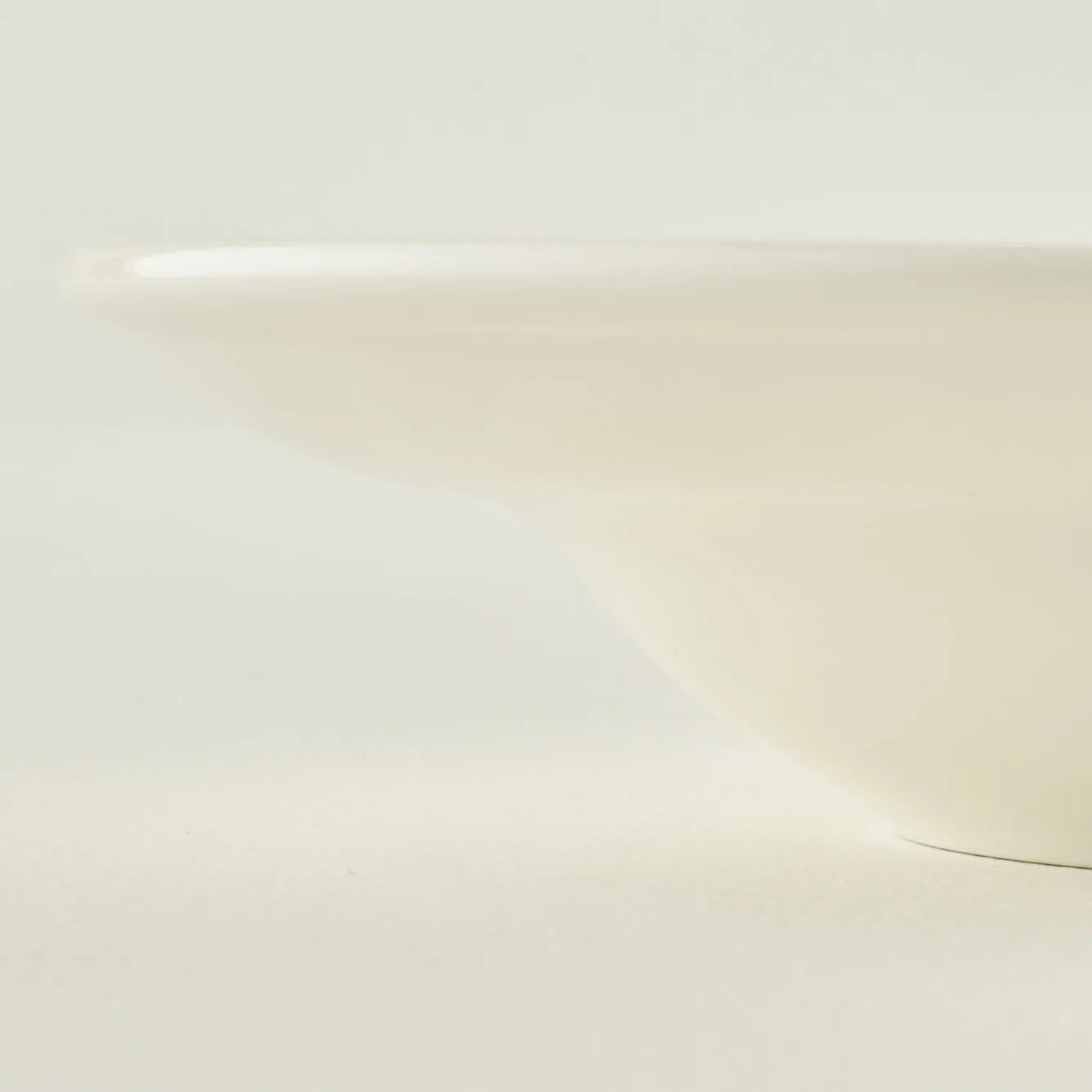 Line Porcelain Pasta Bowl texture detail