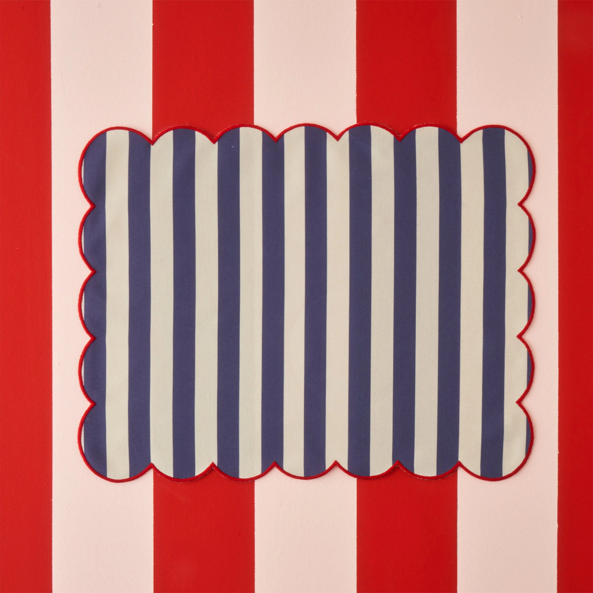 Line Striped & Scalloped Placemats detail view
