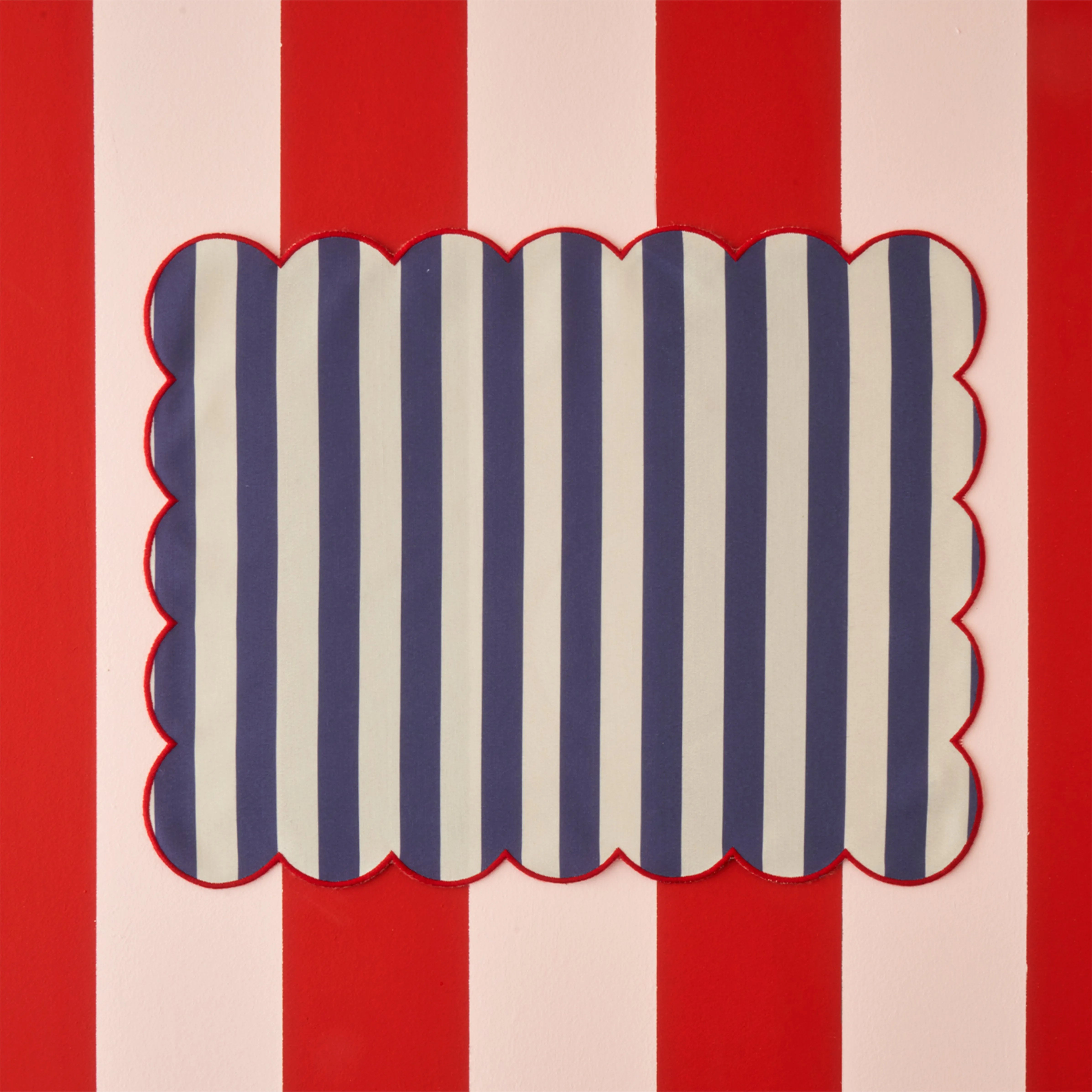 Line Striped & Scalloped Placemats detail view