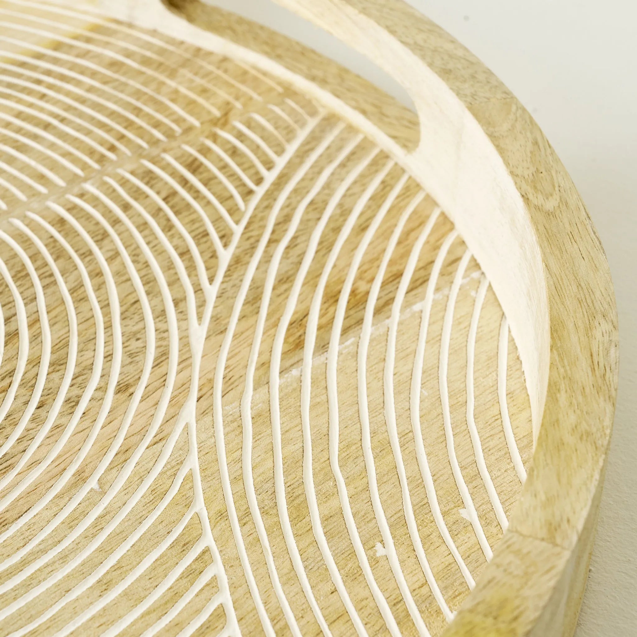 Luna Mango Wood Round Decorative Tray texture detail