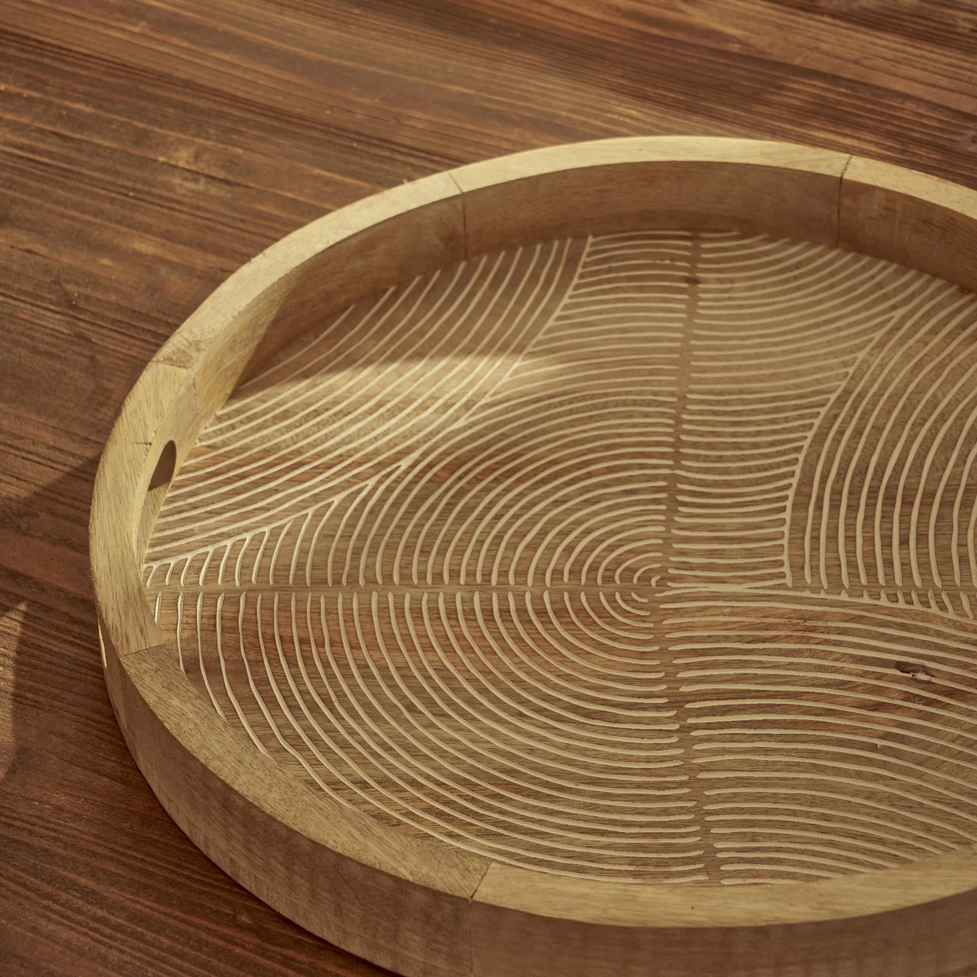 Luna Mango Wood Round Decorative Tray design detail