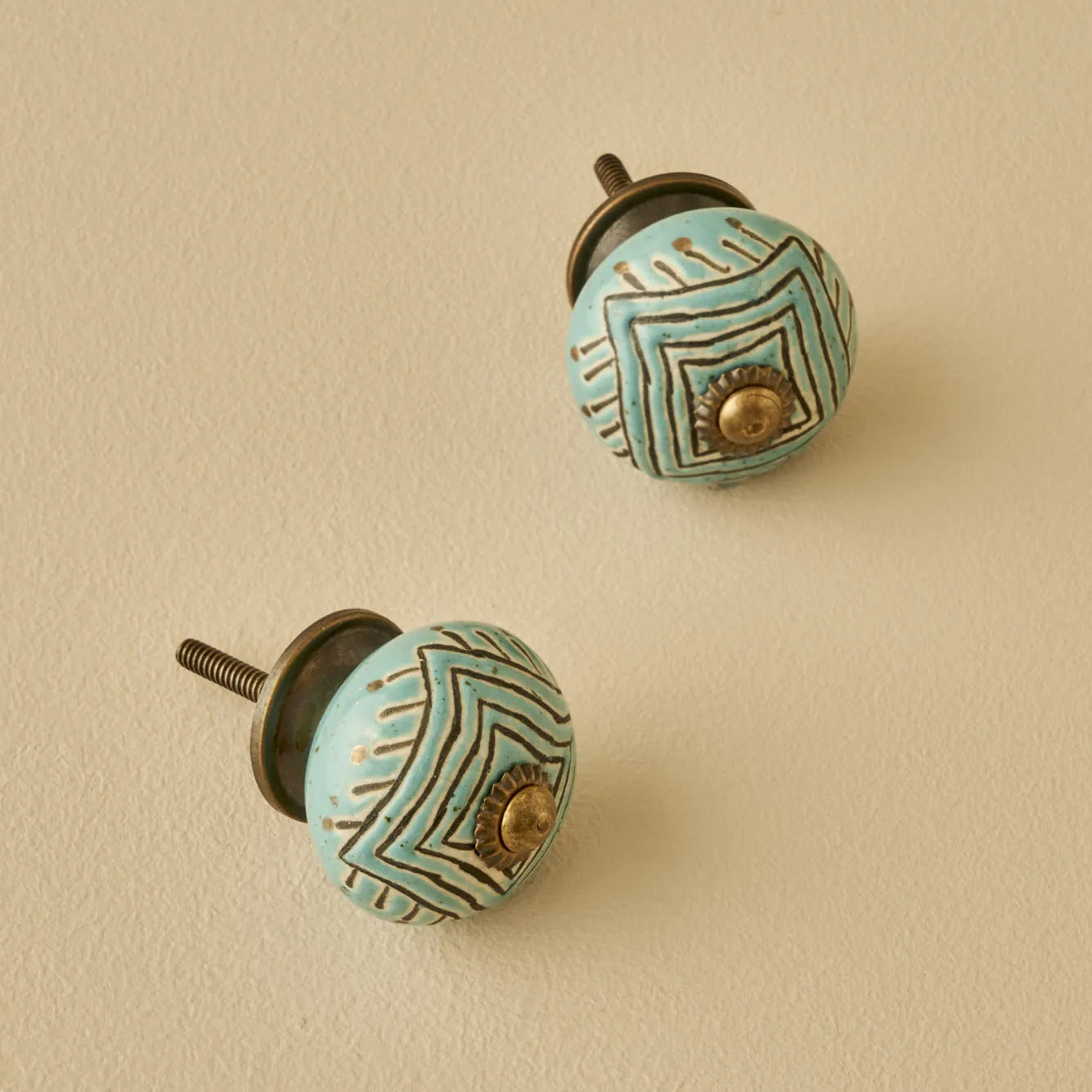 Lyric Ceramic Cabinet Knob (Set of 2) detail view