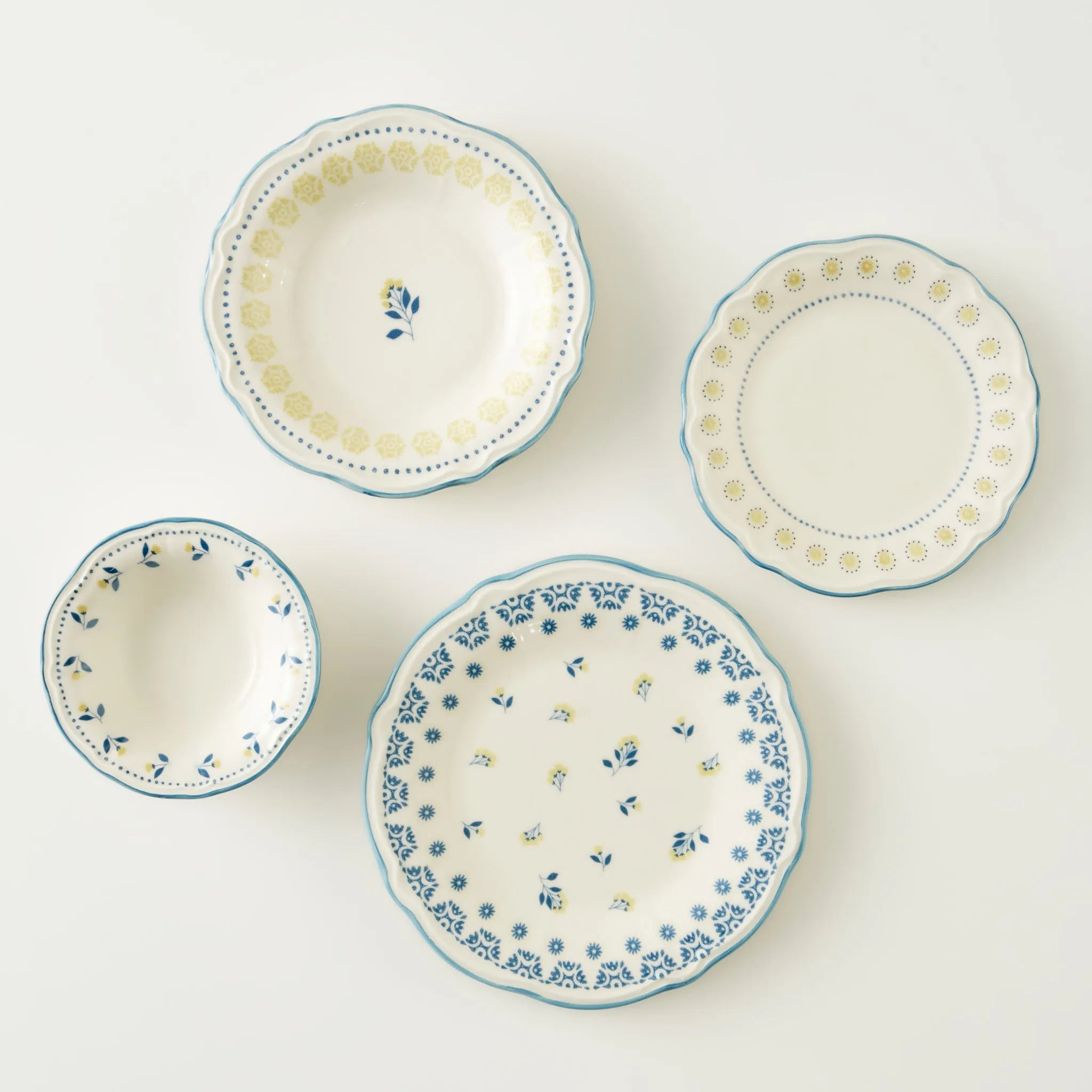Mabel 24 Piece Stoneware Dinnerware Set
