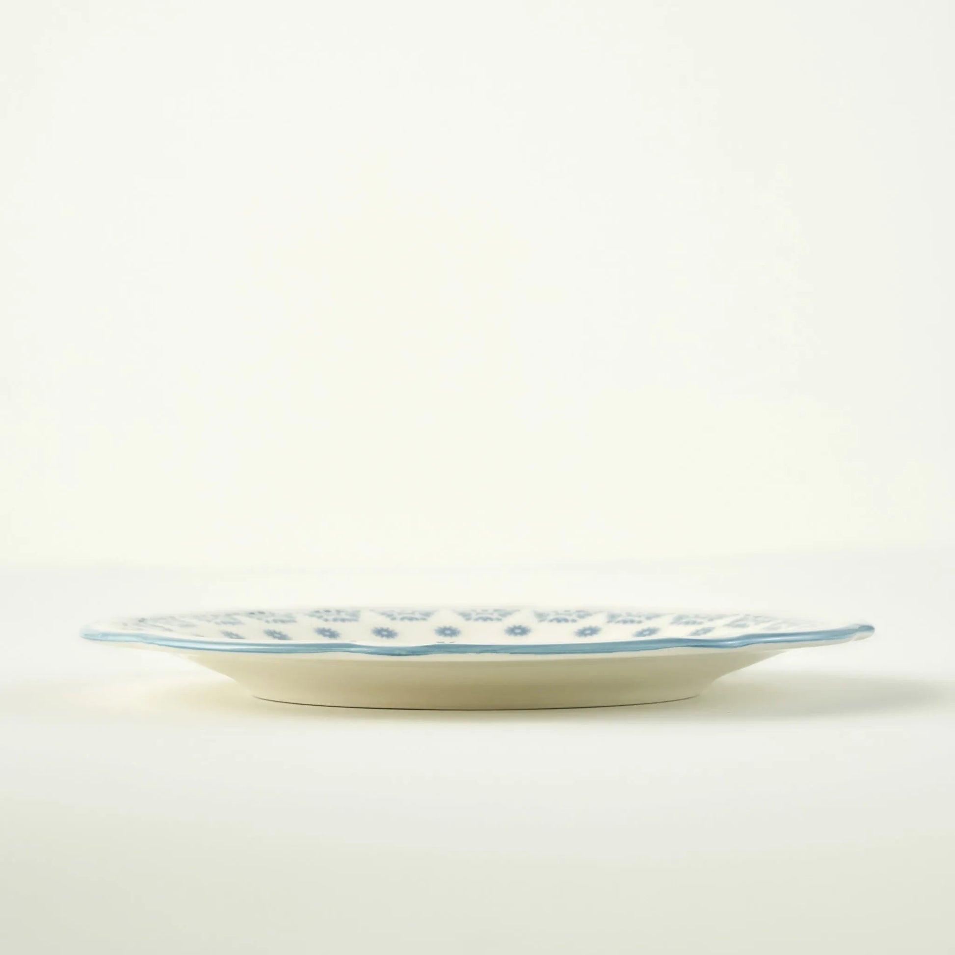 Mabel 24 Piece Stoneware Dinnerware Set design detail