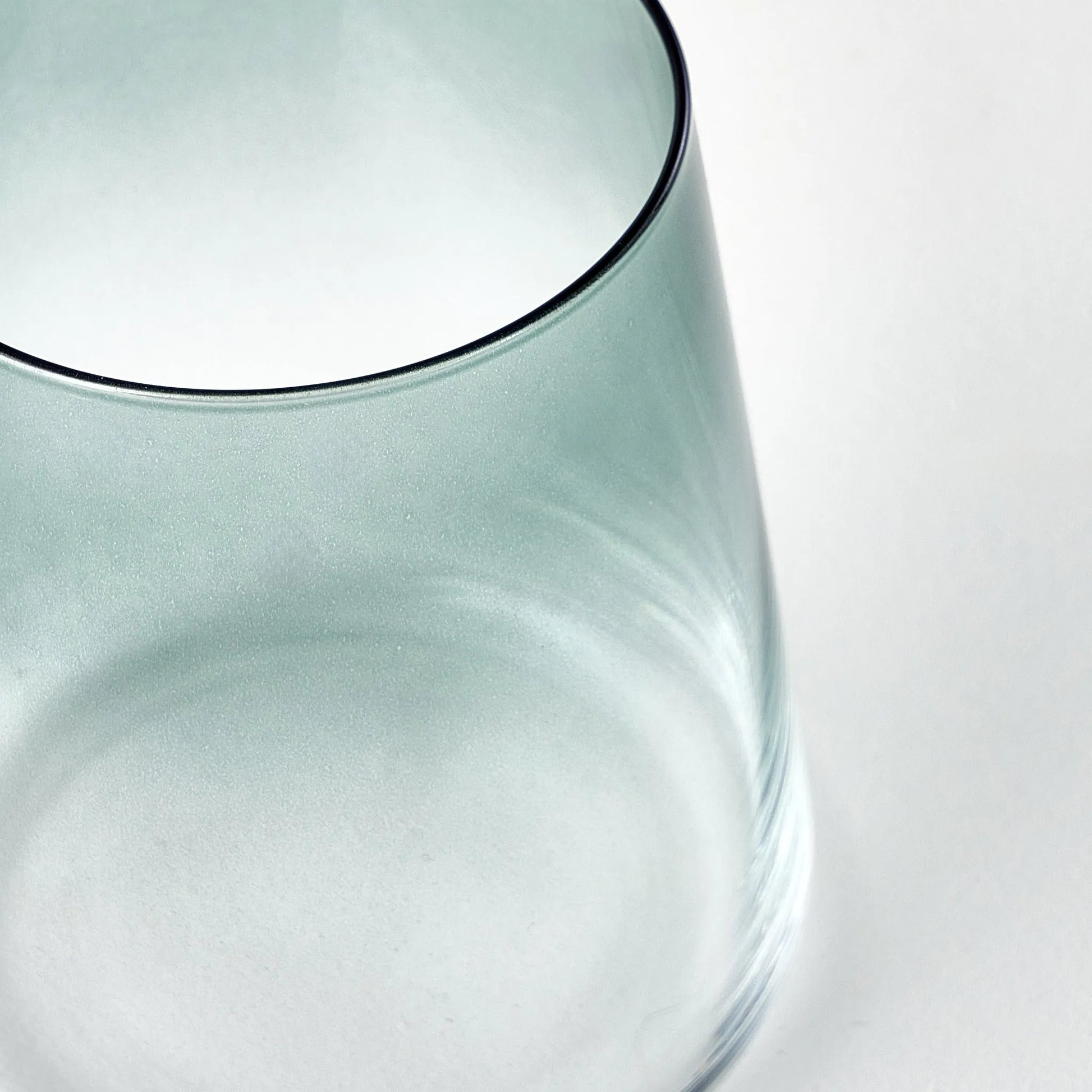 Mona Gradient Tumbler detail view