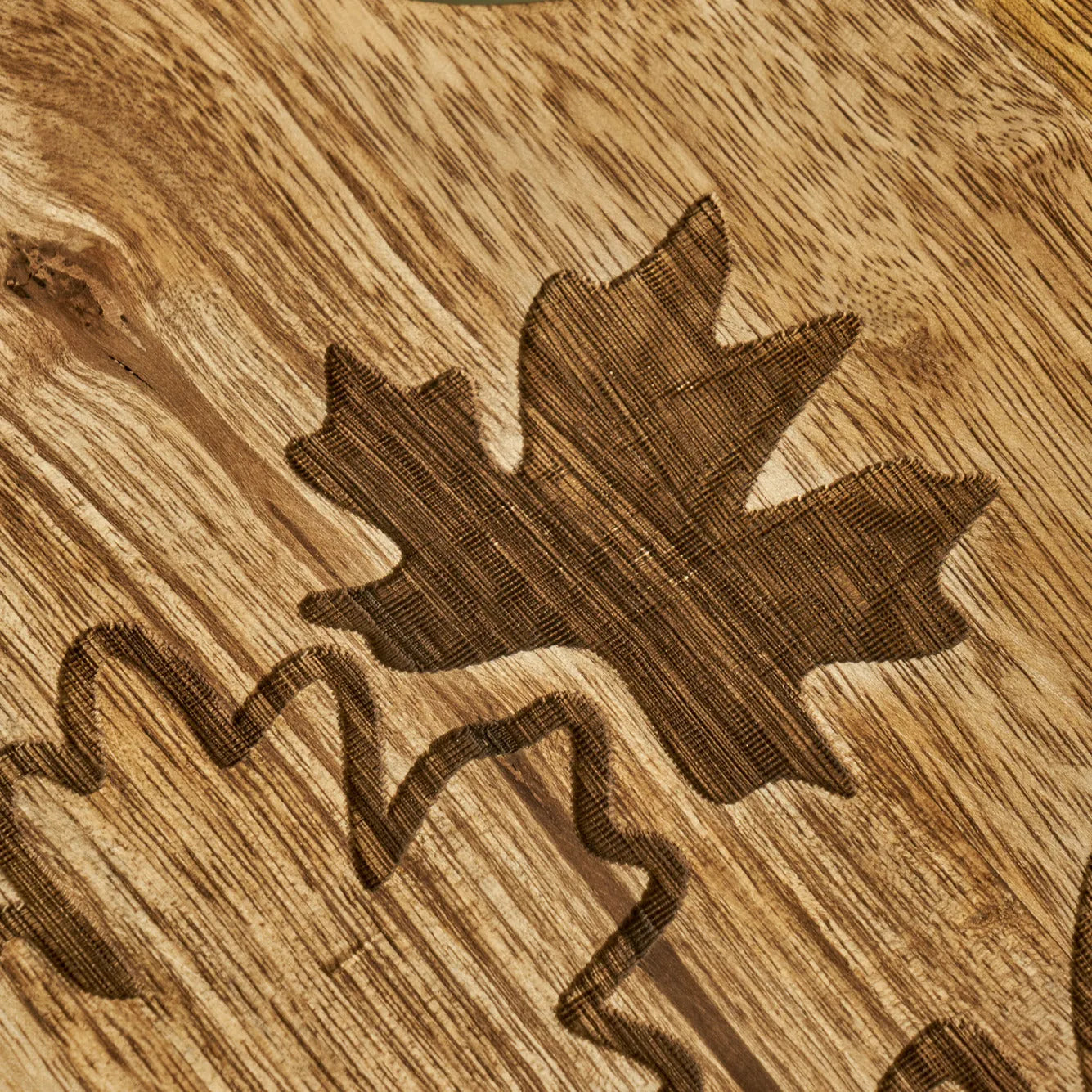 Nevada Mango Wood Cutting Board detail view