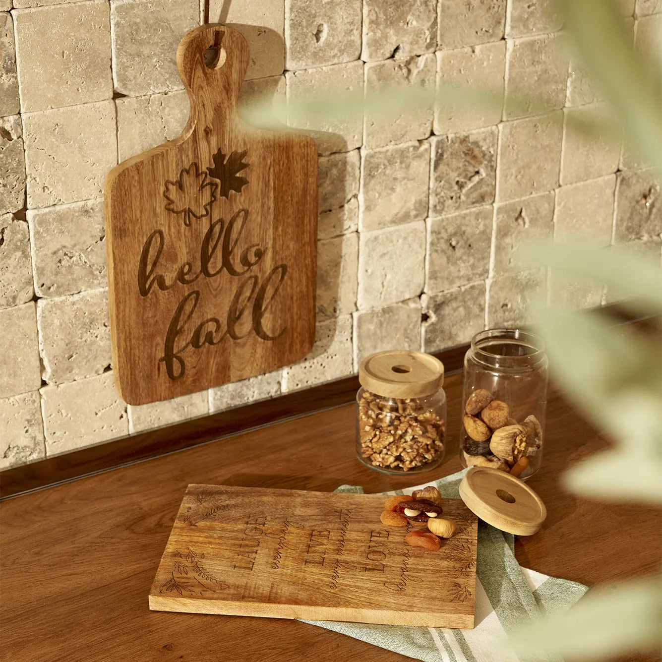 Nevada Mango Wood Cutting Board texture detail