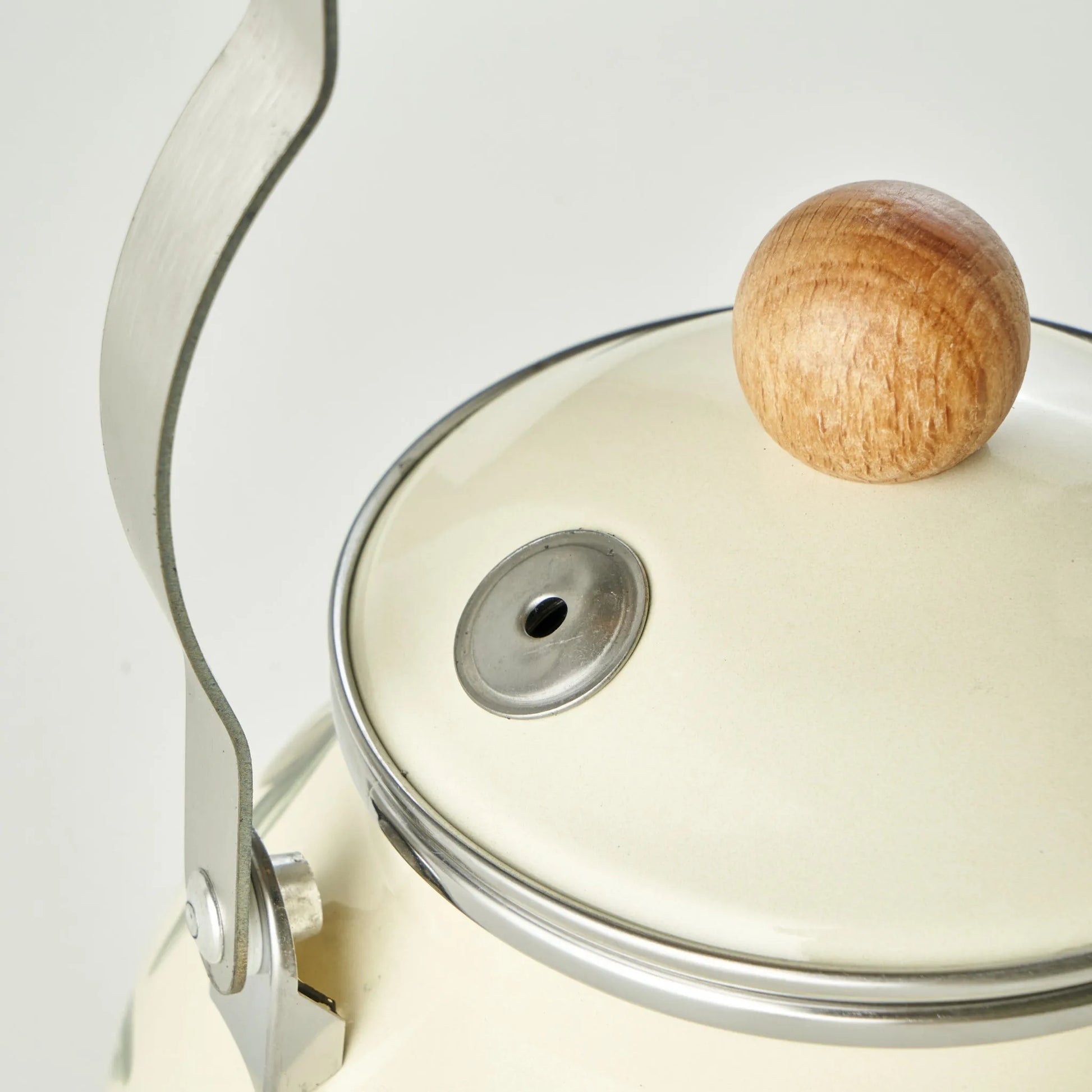 Olive Enamel Teapot with Wooden Handle texture detail