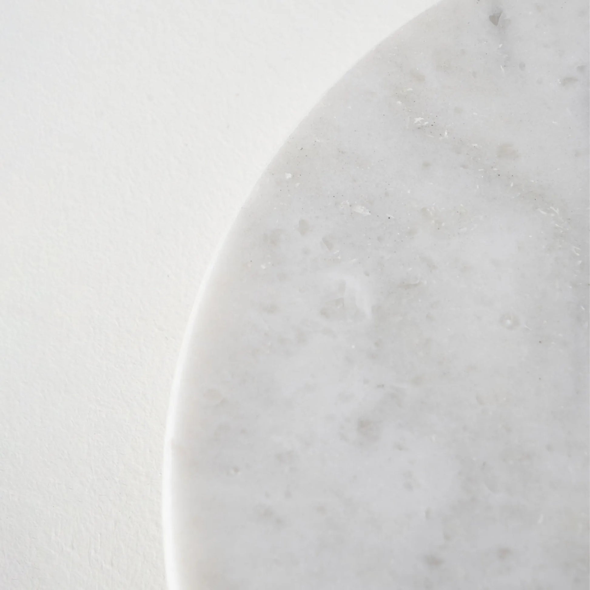 Olmo Marble Serving Stand texture detail