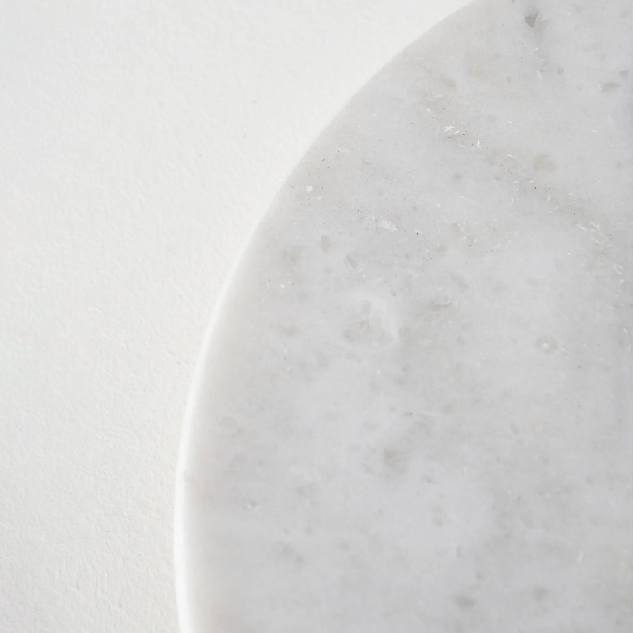 Olmo Marble Serving Stand texture detail
