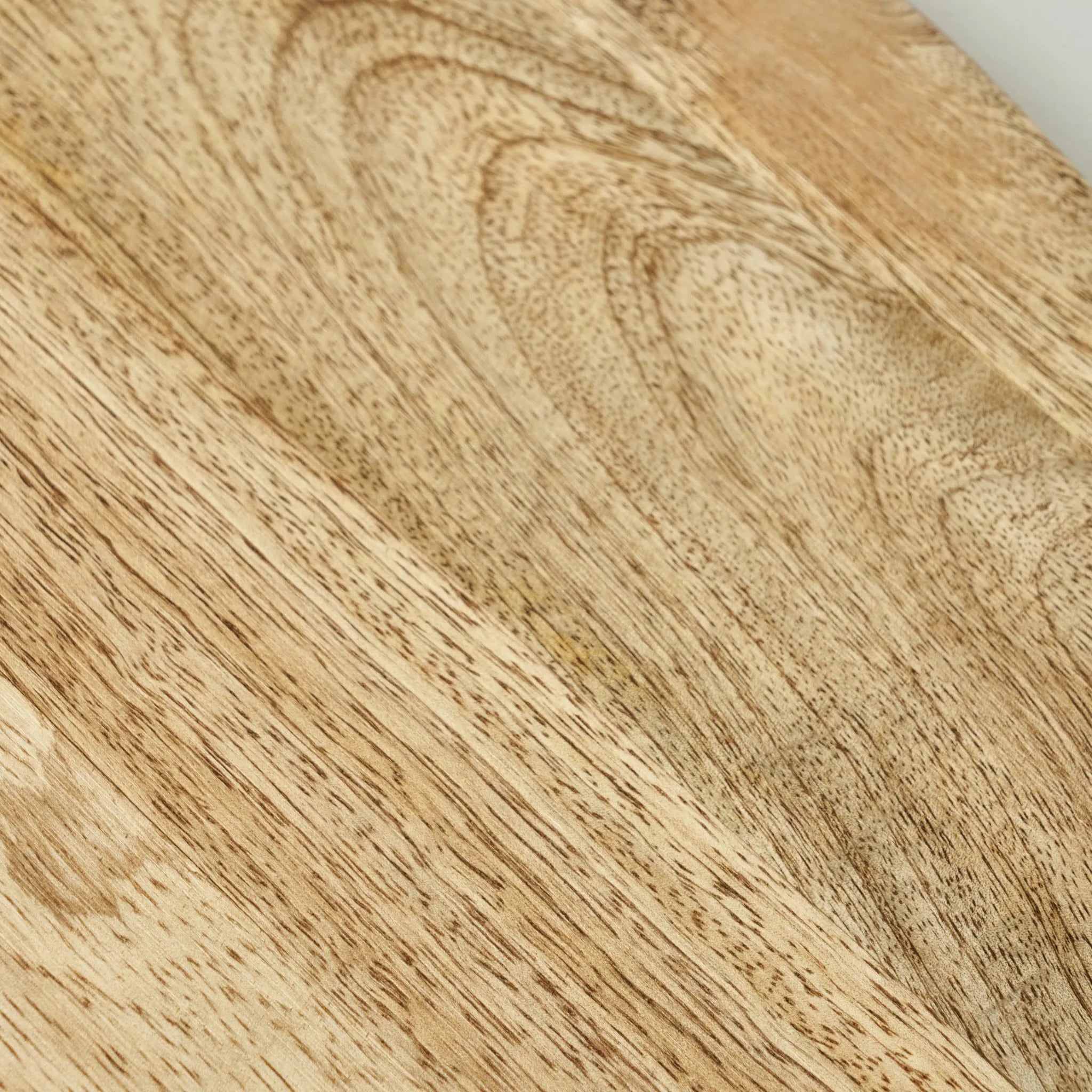 Perla Mango Wood Cutting Board detail view