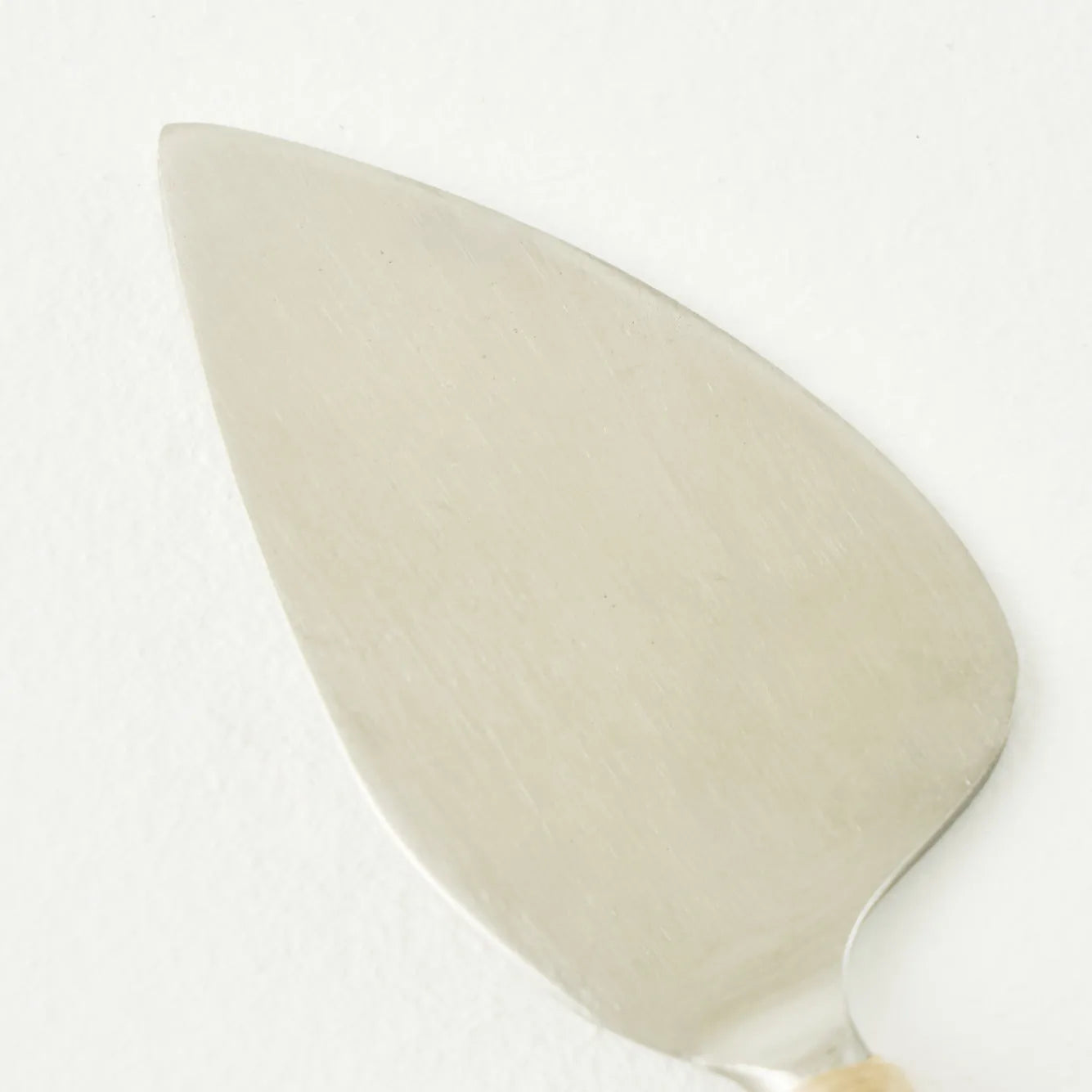 Plovd Cheese Knife Set with Rattan Handles (3 Piece) design detail