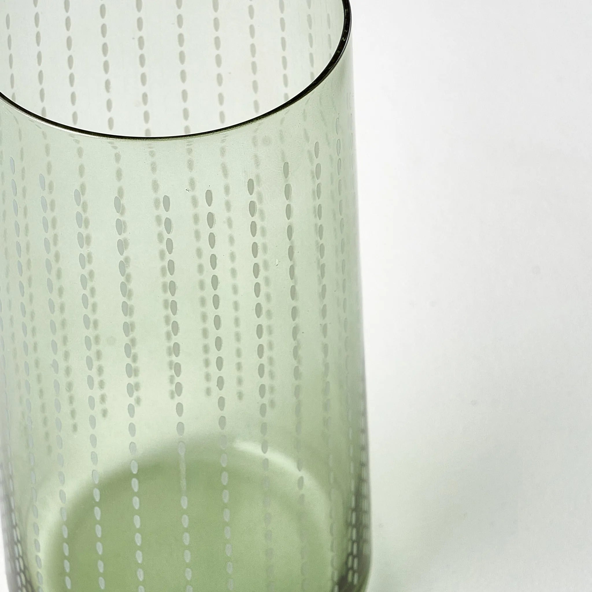Point Dotted Highball Glass detail view