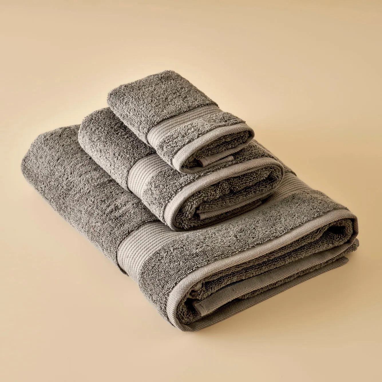 Premium Dorita Cotton Bath Towel - Anthracite texture detail