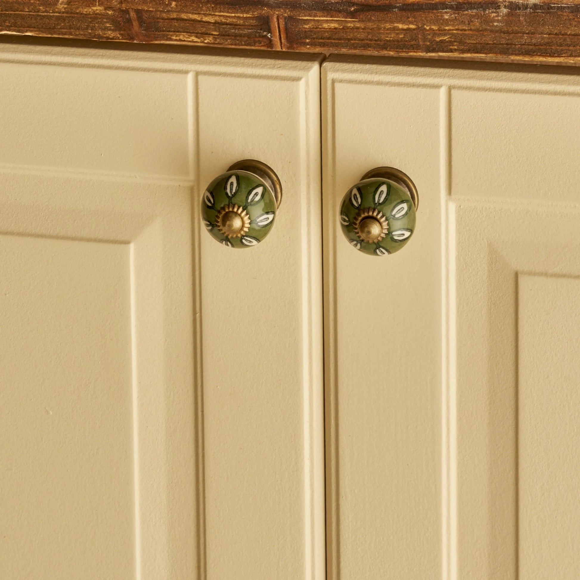 Ruth Ceramic Cabinet Knob (Set of 2) detail view