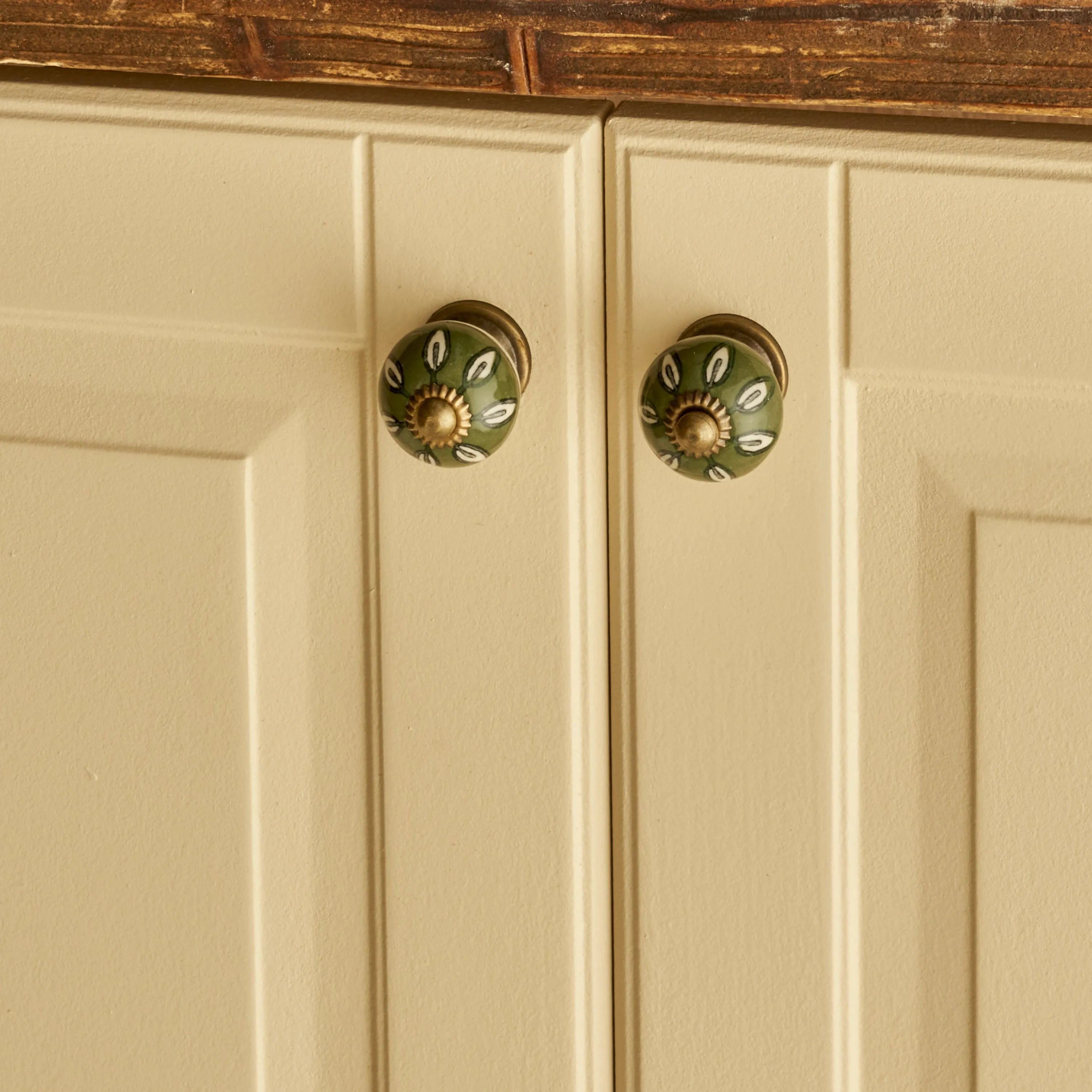 Ruth Ceramic Cabinet Knob (Set of 2) detail view