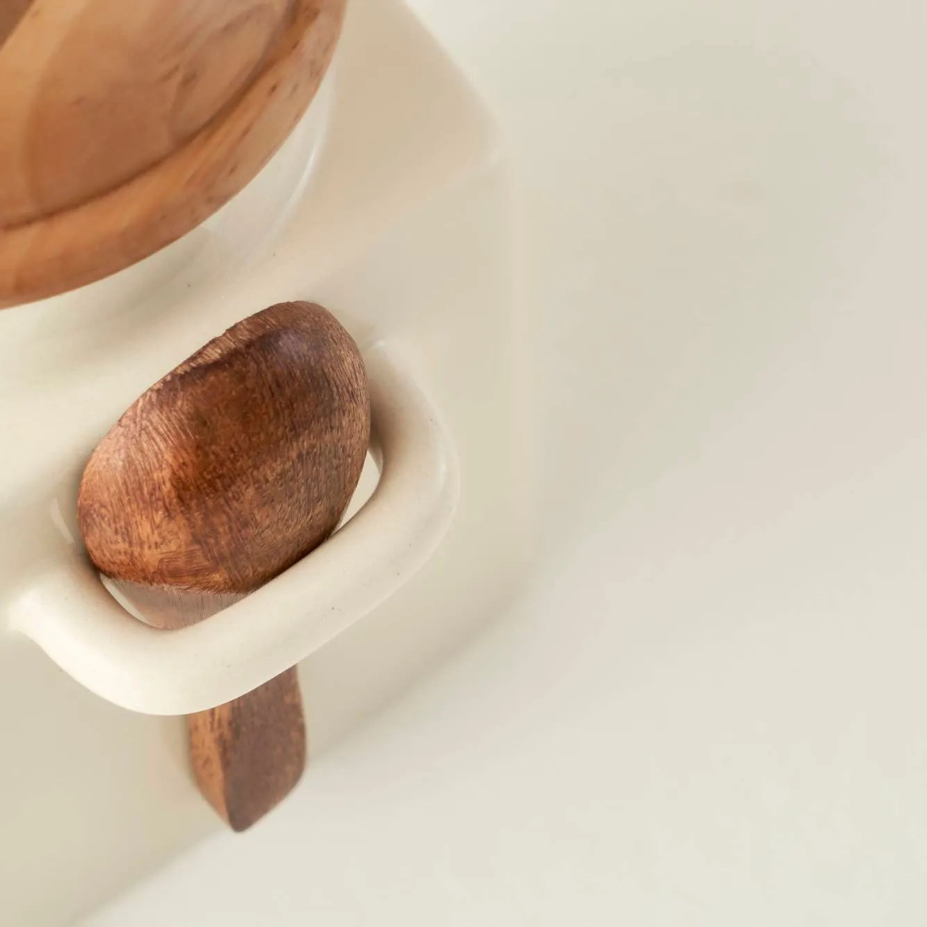 Salt Ceramic Jar With Acacia Lid & Spoon texture detail