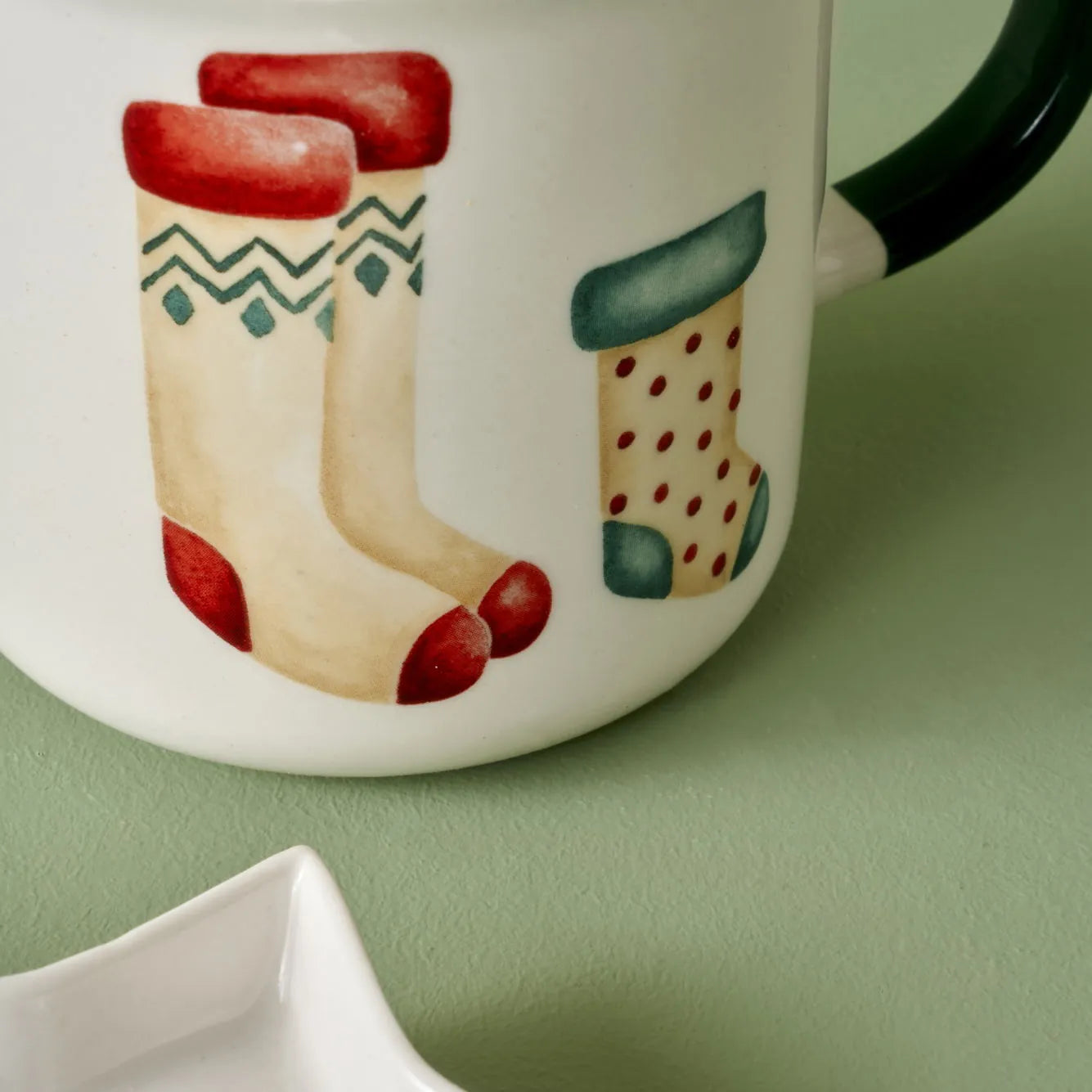 Sardinia Festive Porcelain Mug and Snack Set texture detail