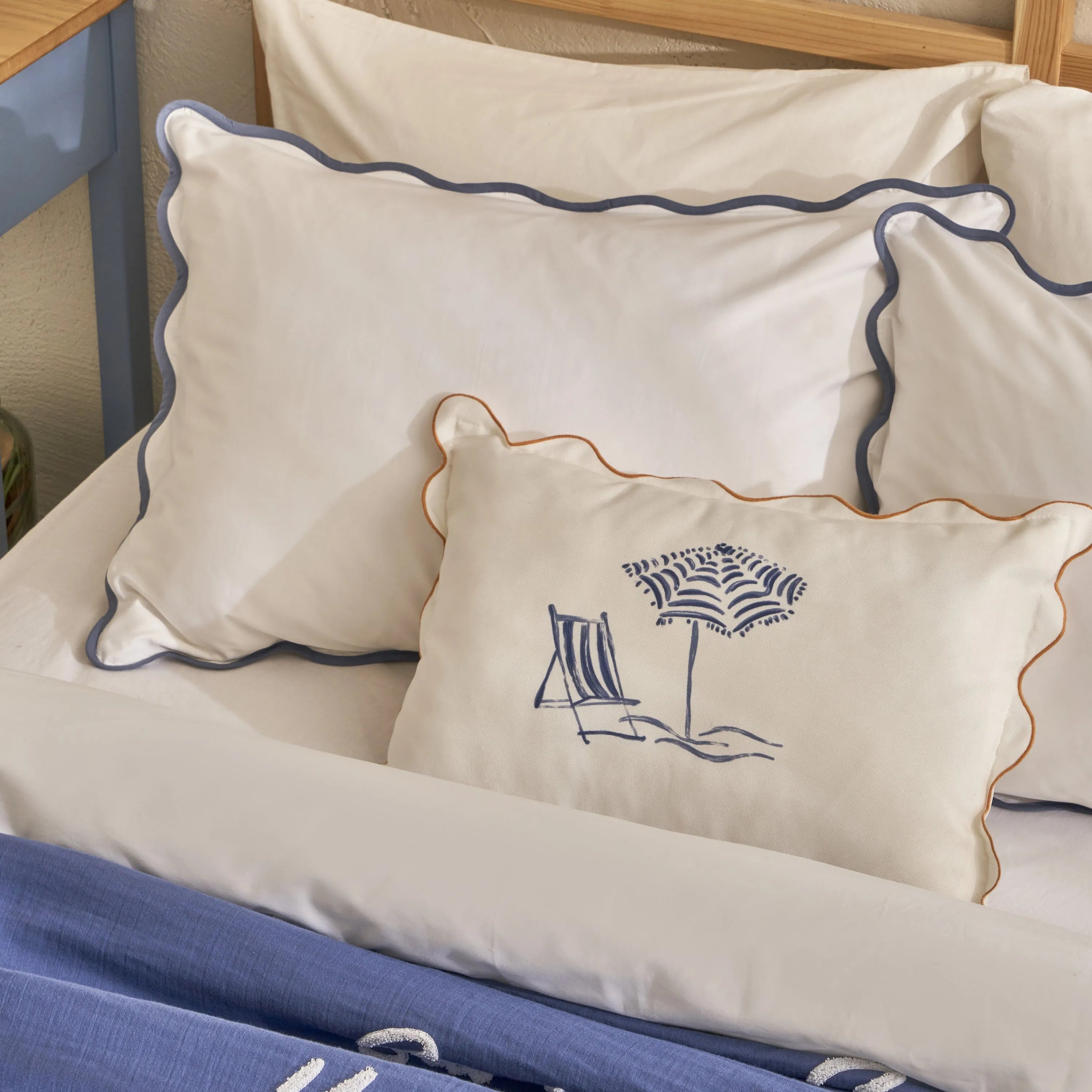 Scallop Cotton Sateen Duvet Set detail view