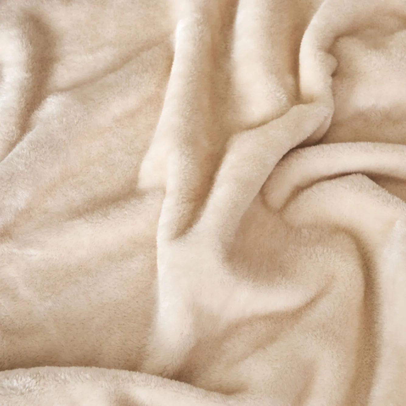 Shelly Wellsoft Plush Throw Blanket design detail