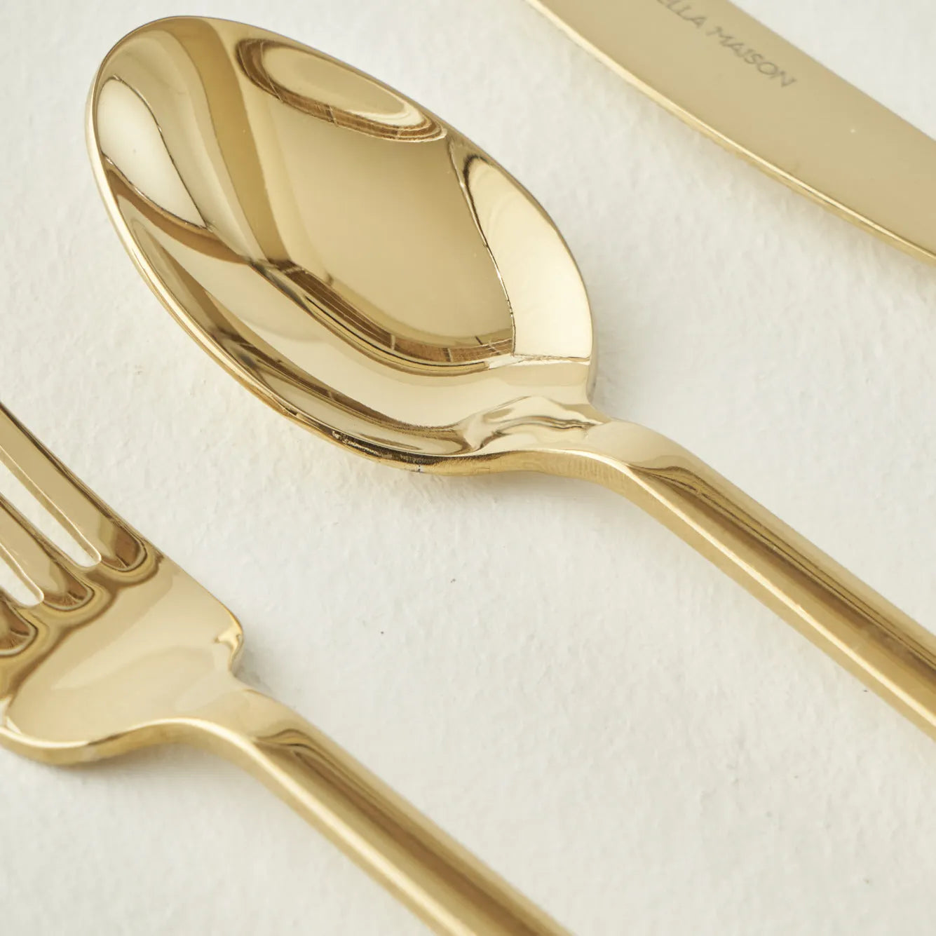 Siena 18-Piece Gold Flatware Set detail view