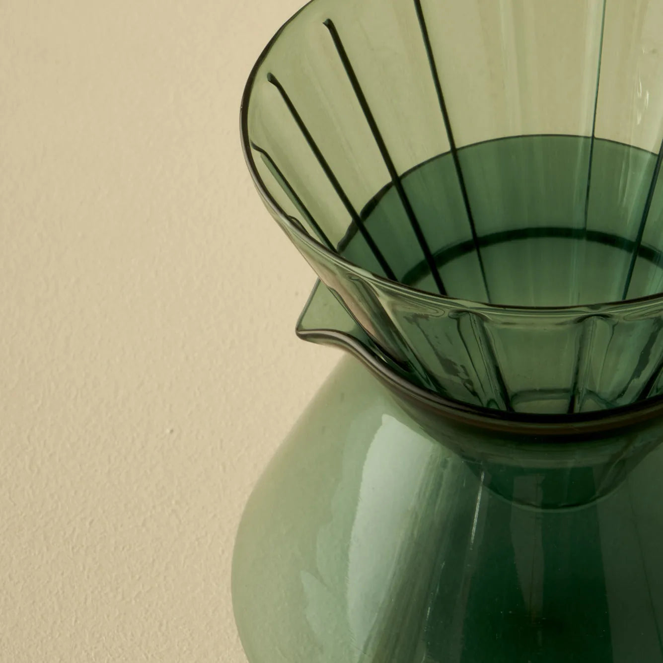 Tapered Pour Over Glass Coffee Maker texture detail