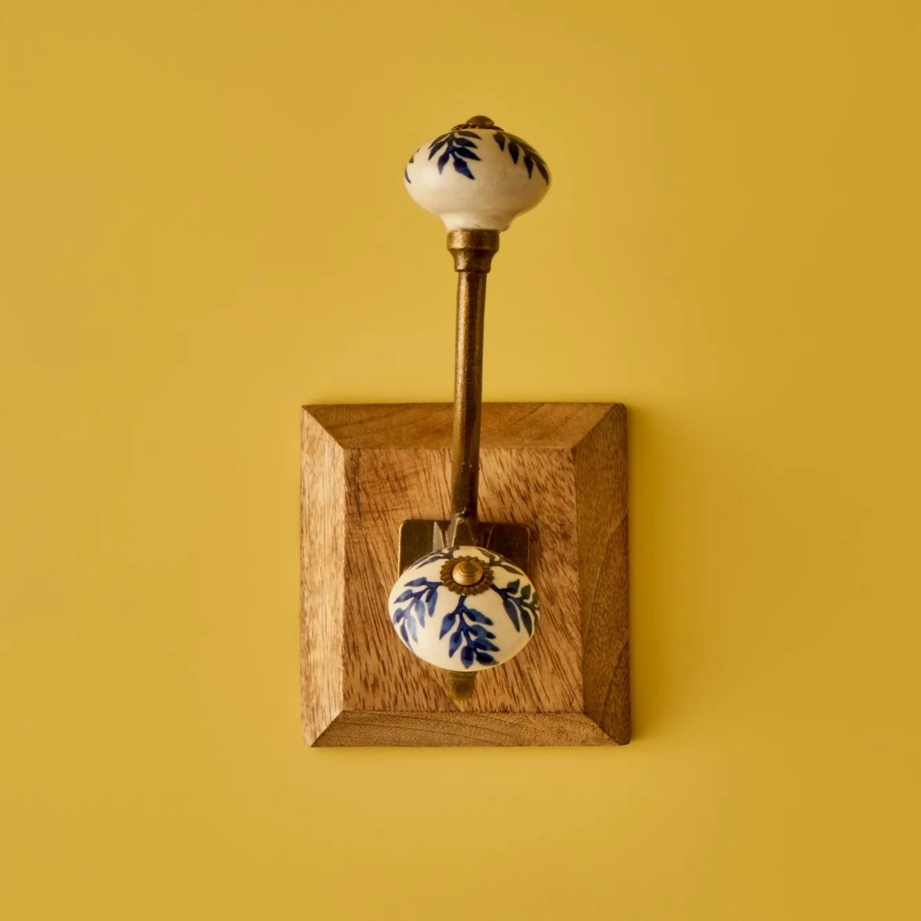Valor Mango Hook with Ceramic Knob