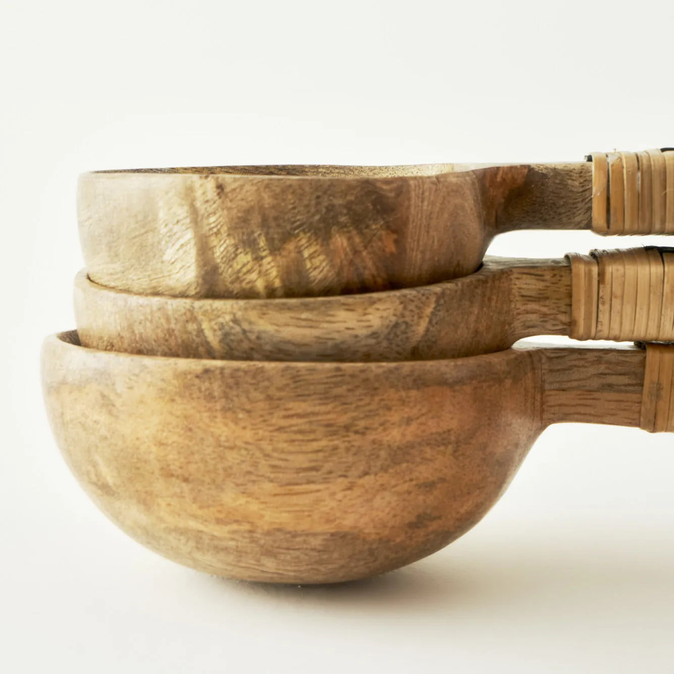 Varna Mango Wood Measuring Spoon Set texture detail